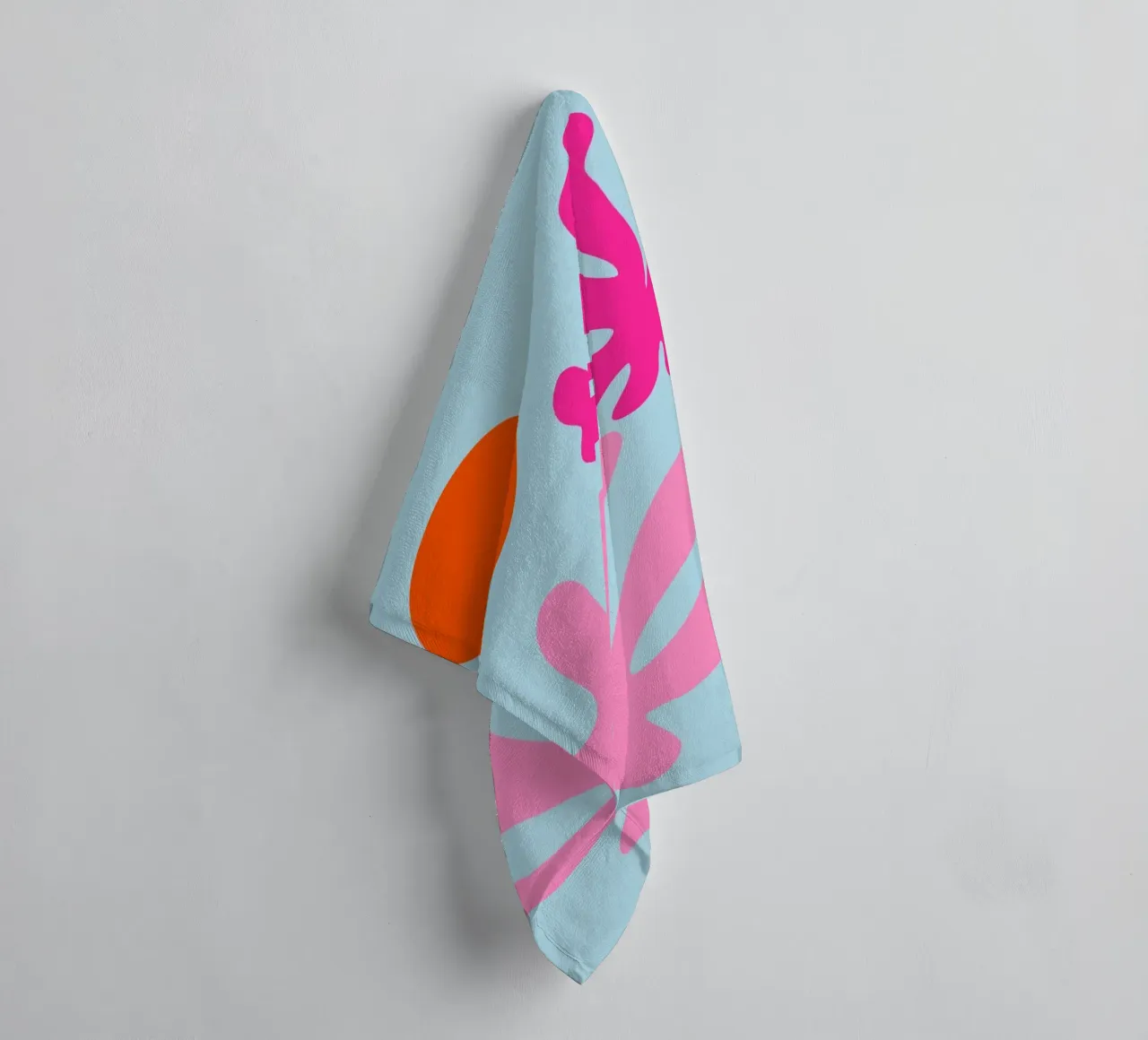 Forme botaniche astratte in rosa e blu con arancione asciugamano da bagno da The Art Club