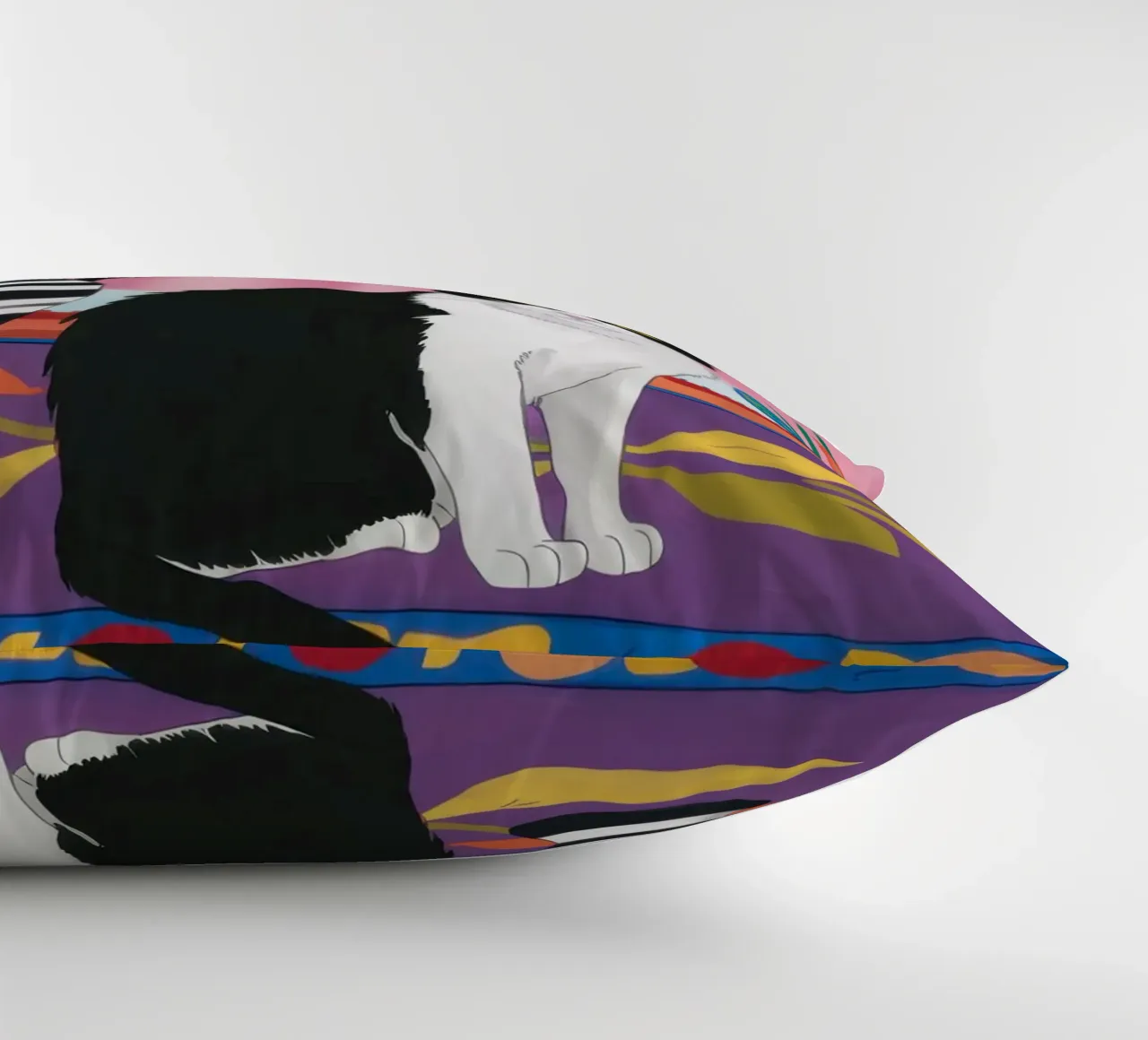 Gatto su un vaso a righe cuscino da Veil Maya