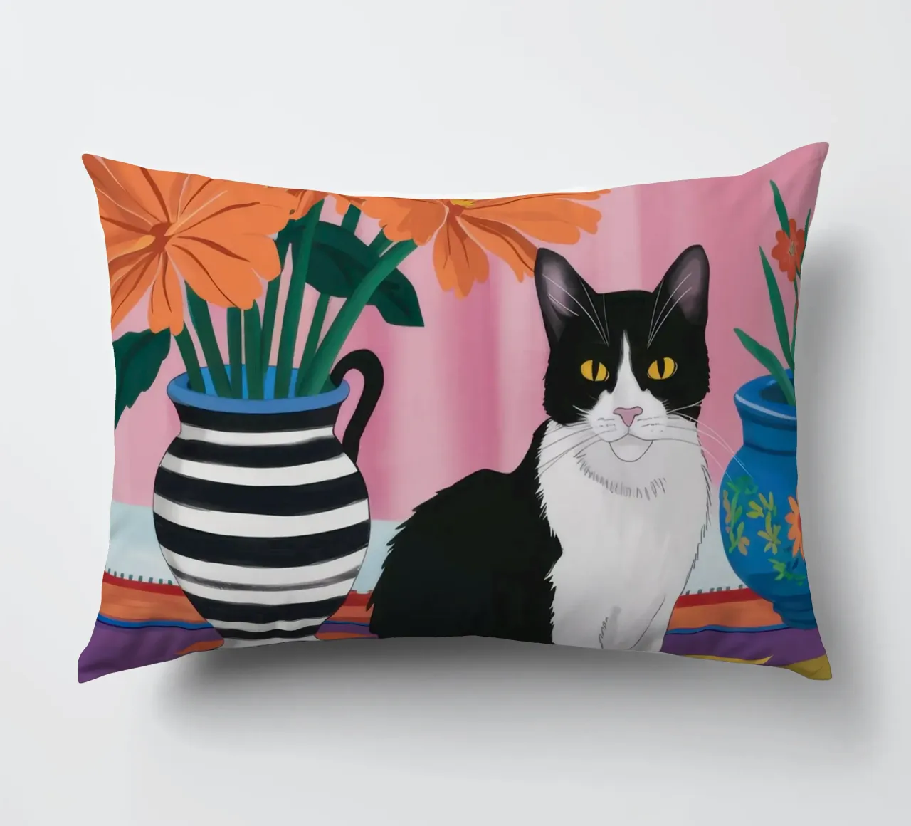 Gatto su un vaso a righe cuscino da Veil Maya