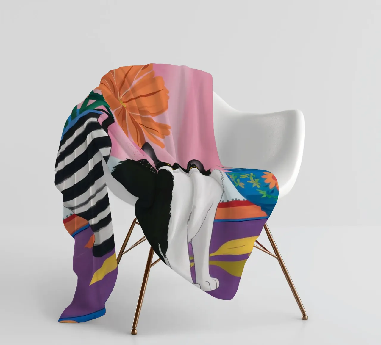 Gatto su un vaso a righe coperta in pile da Veil Maya