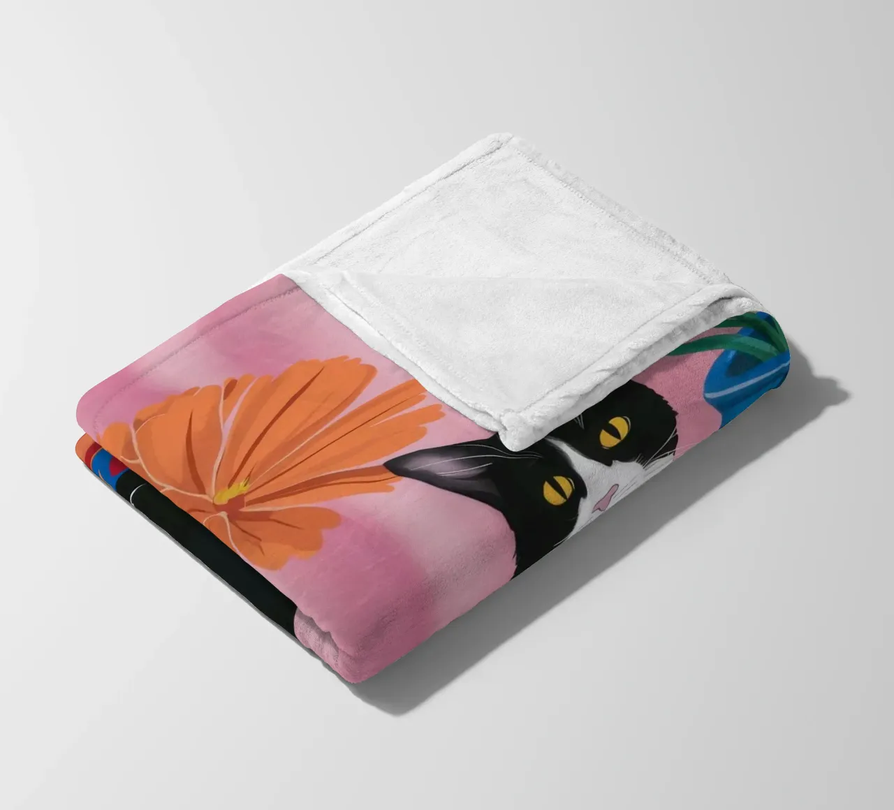 Gatto su un vaso a righe coperta in pile da Veil Maya