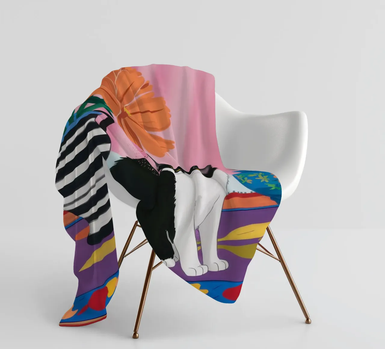 Gatto su un vaso a righe coperta in pile da Veil Maya