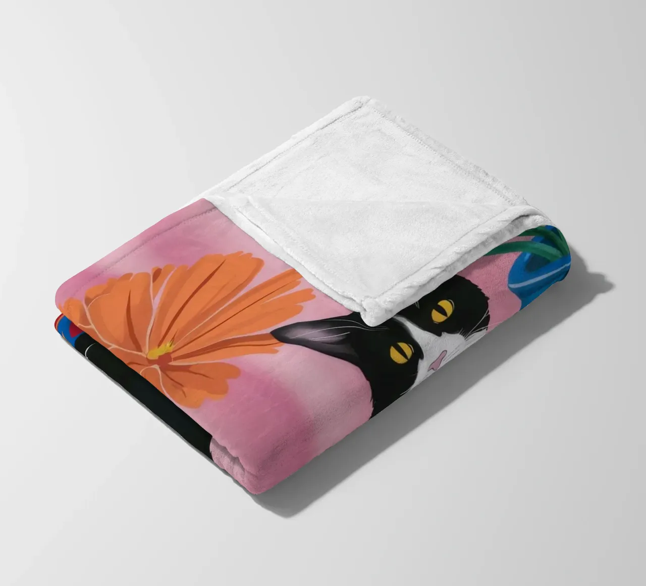 Gatto su un vaso a righe coperta in pile da Veil Maya