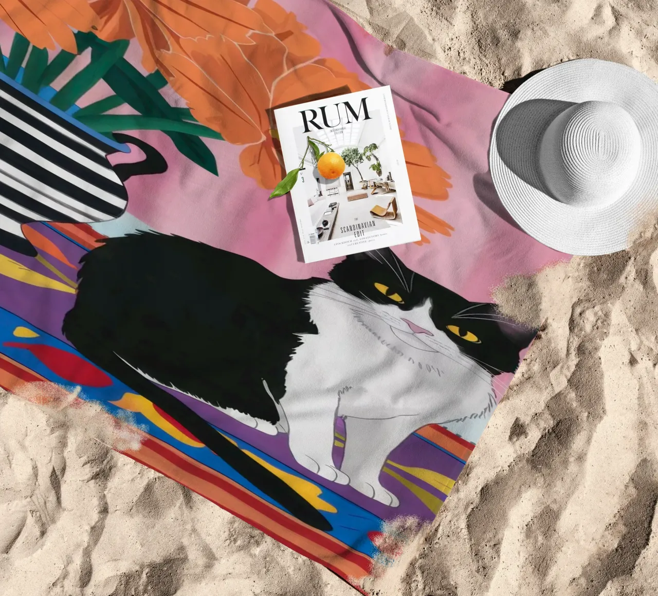 Gatto su un vaso a righe telo mare da Veil Maya