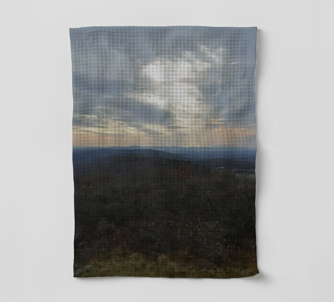 Lumière douce sur les collines au crépuscule torchon de byrieneke