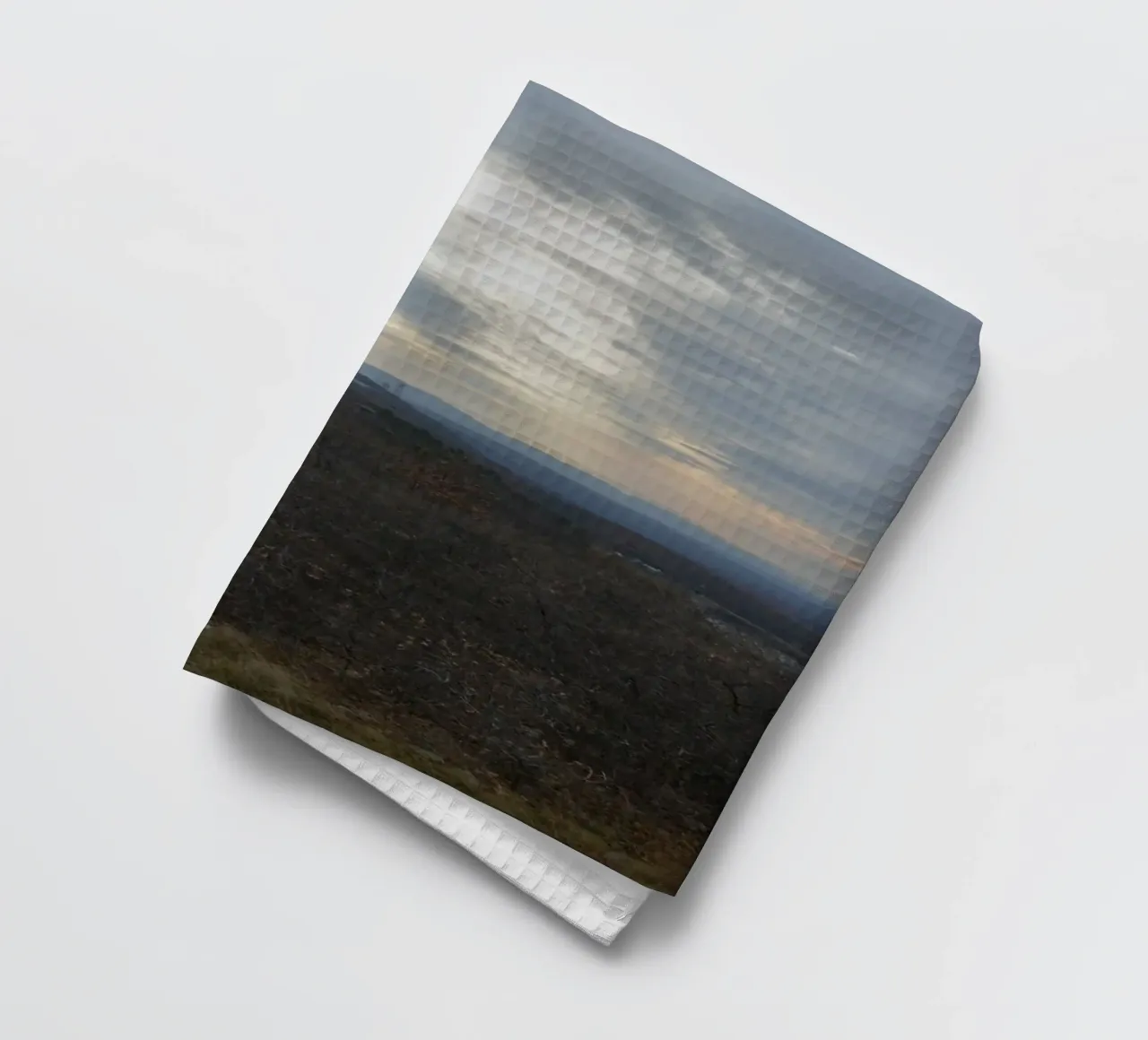 Lumière douce sur les collines au crépuscule torchon de byrieneke