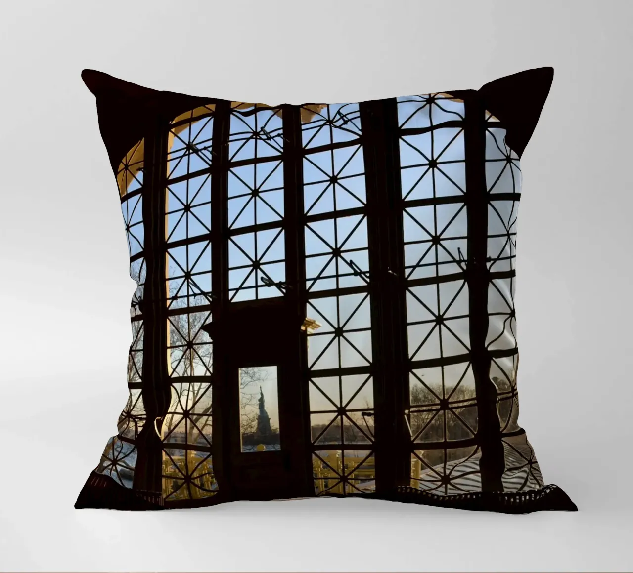 Statue de la Liberté vue d'Ellis Island coussin de byrieneke