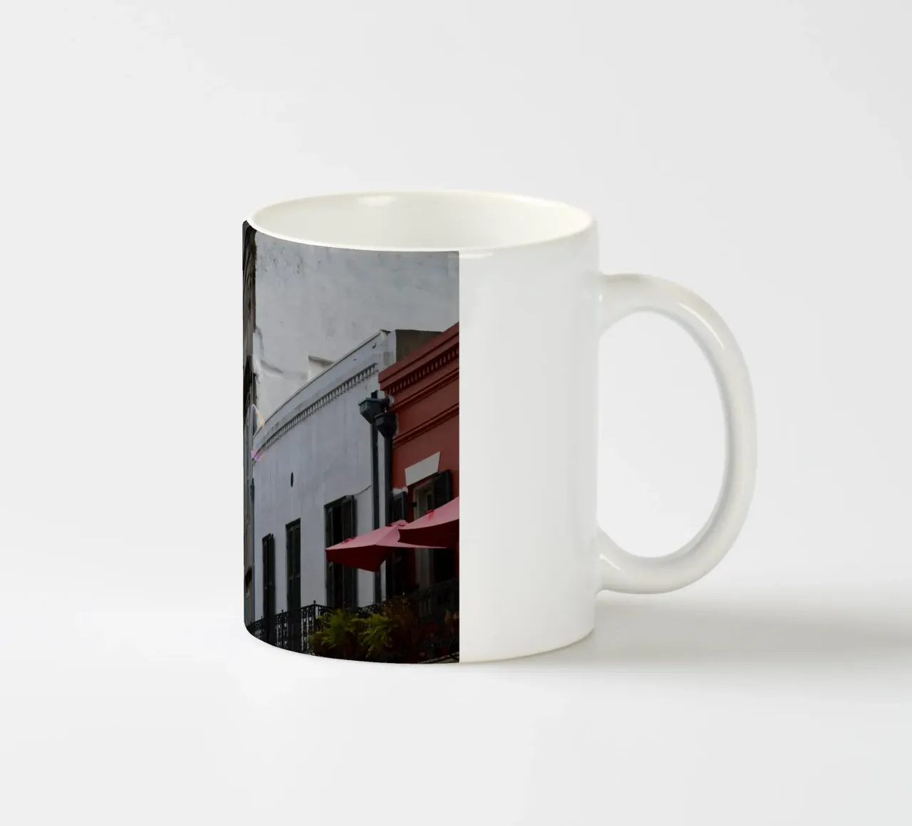 Delicata bolla di sapone alla deriva a New Orleans tazza in ceramica da byrieneke