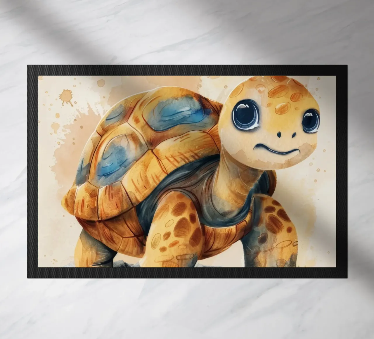 Simpatica tartaruga che esplora un'area erbosa con uno stile dolce e caldo zerbino da DesignDoodle