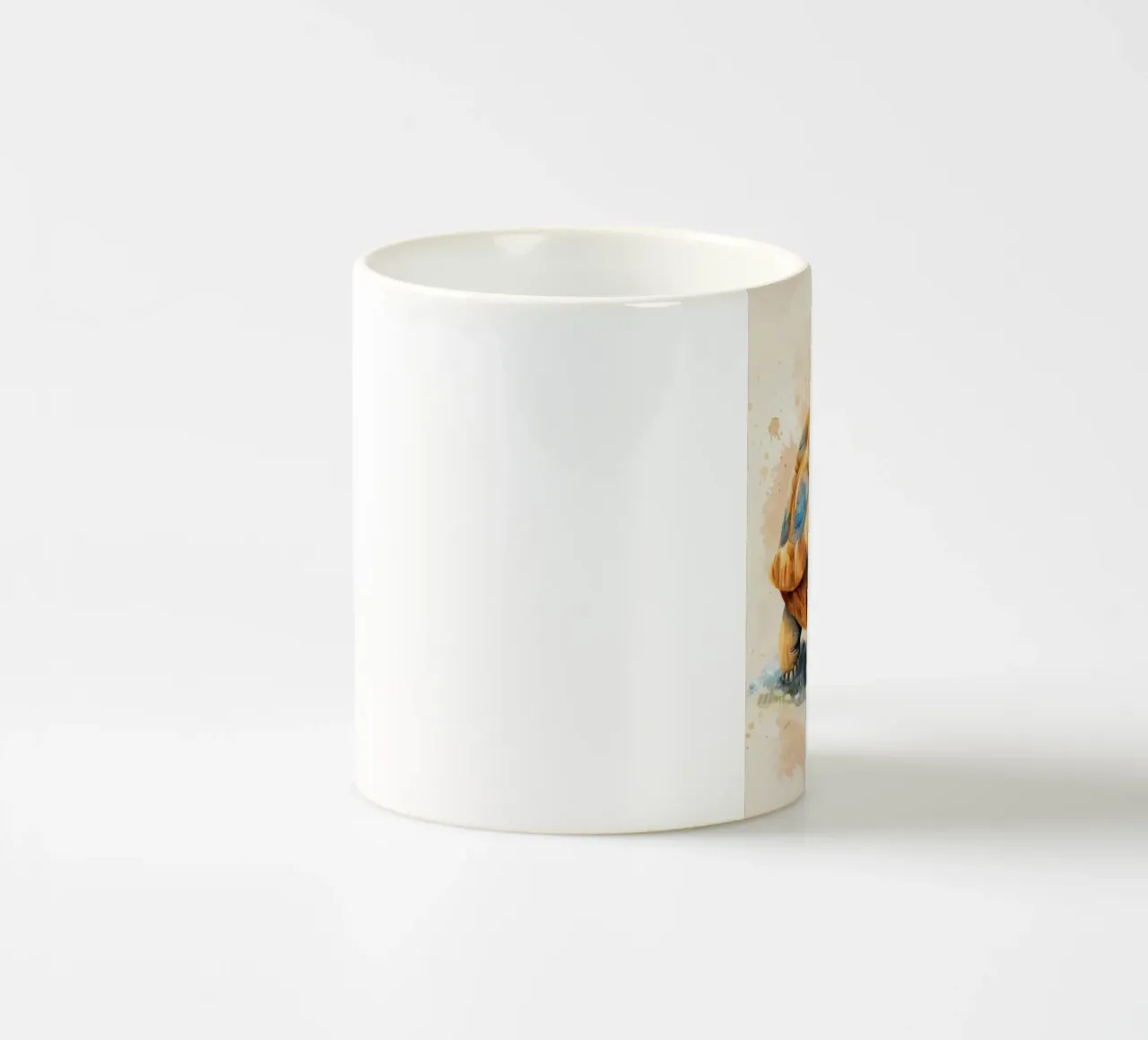 Simpatica tartaruga che esplora un'area erbosa con uno stile dolce e caldo tazza in ceramica da DesignDoodle