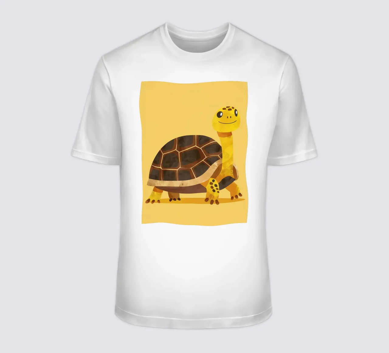Tortue à l'expression joyeuse sur un tableau jaune vif t-shirt de DesignDoodle