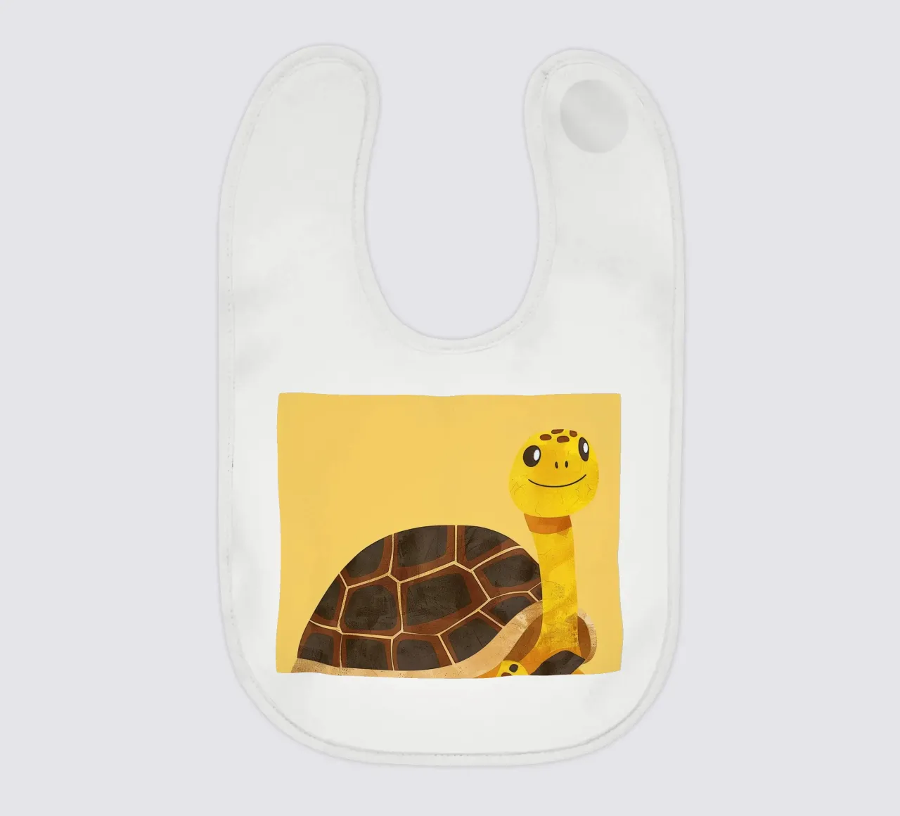 Tortue à l'expression joyeuse sur un tableau jaune vif bavoir de DesignDoodle