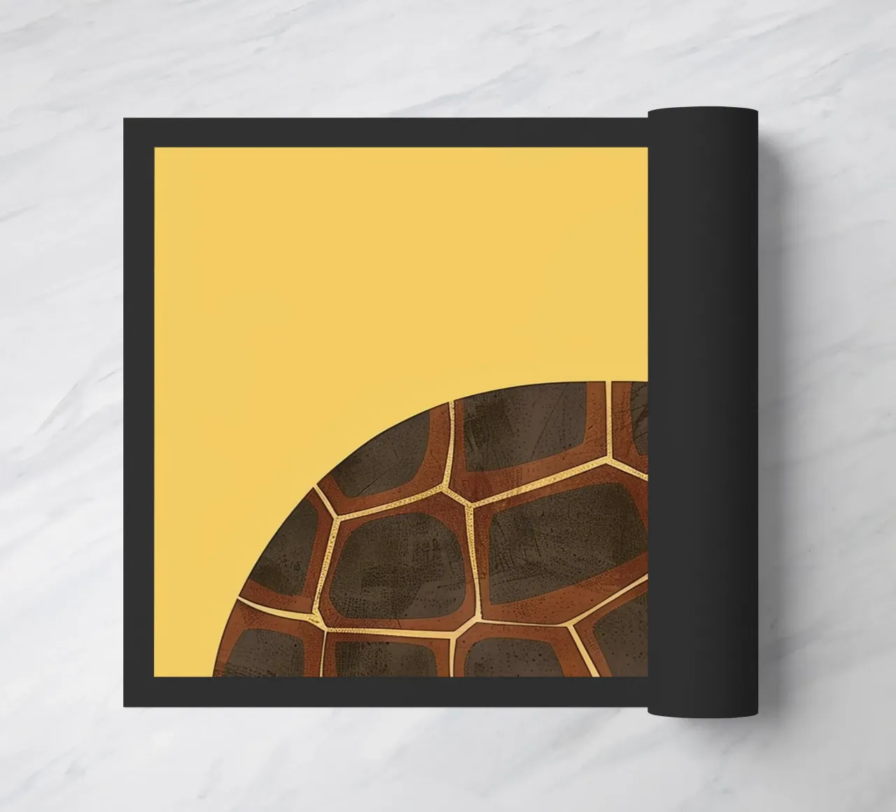 Tortue à l'expression joyeuse sur un tableau jaune vif paillasson de DesignDoodle