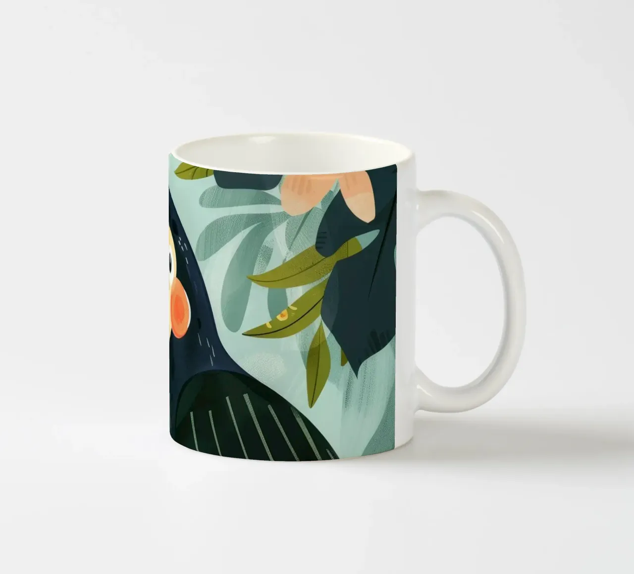 Tucano colorato appollaiato tra il fogliame tropicale in una foresta lussureggiante tazza in ceramica da DesignDoodle