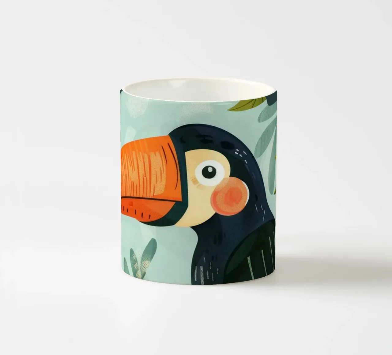 Tucano colorato appollaiato tra il fogliame tropicale in una foresta lussureggiante tazza in ceramica da DesignDoodle