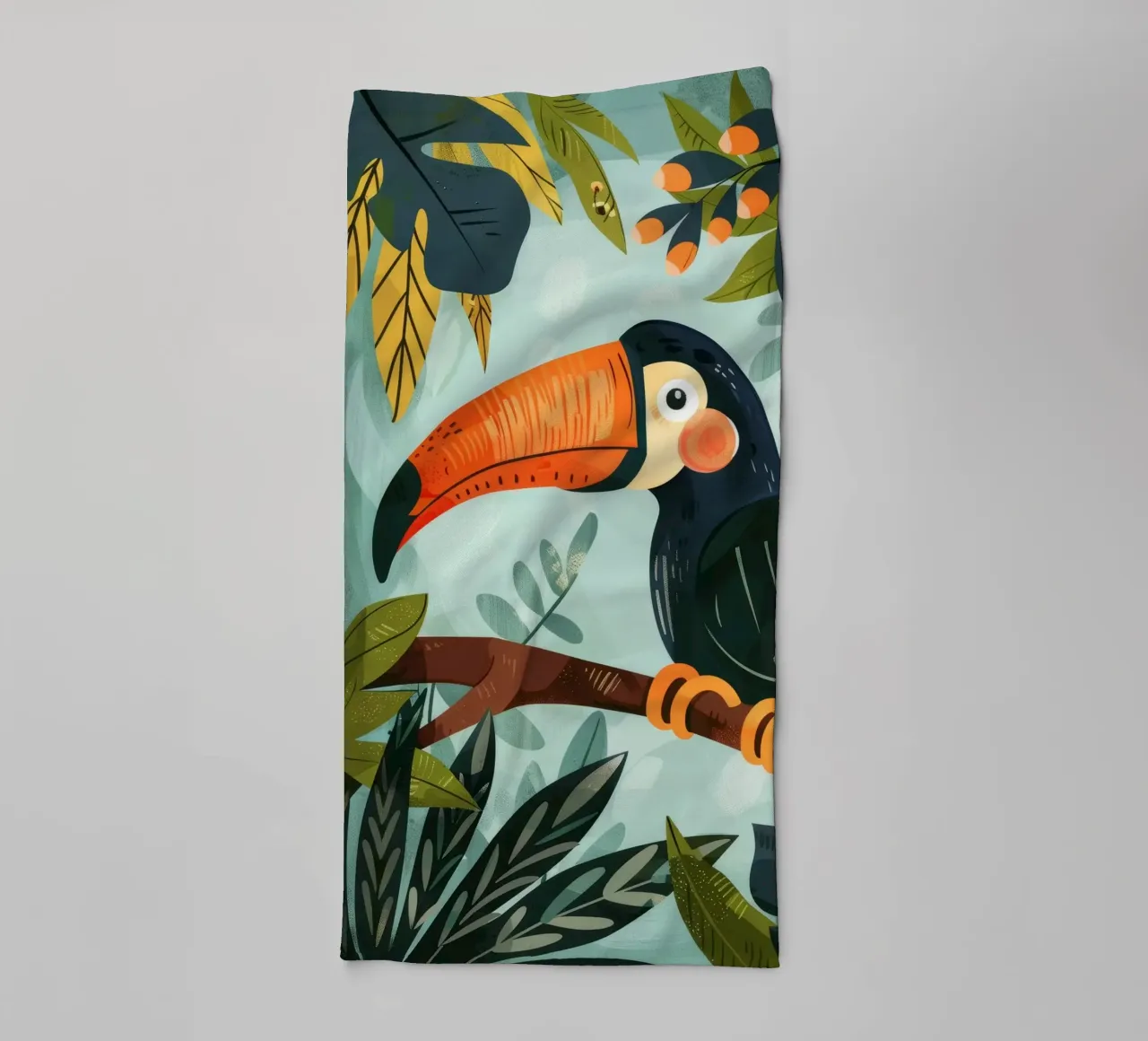 Tucano colorato appollaiato tra il fogliame tropicale in una foresta lussureggiante asciugamano da bagno da DesignDoodle