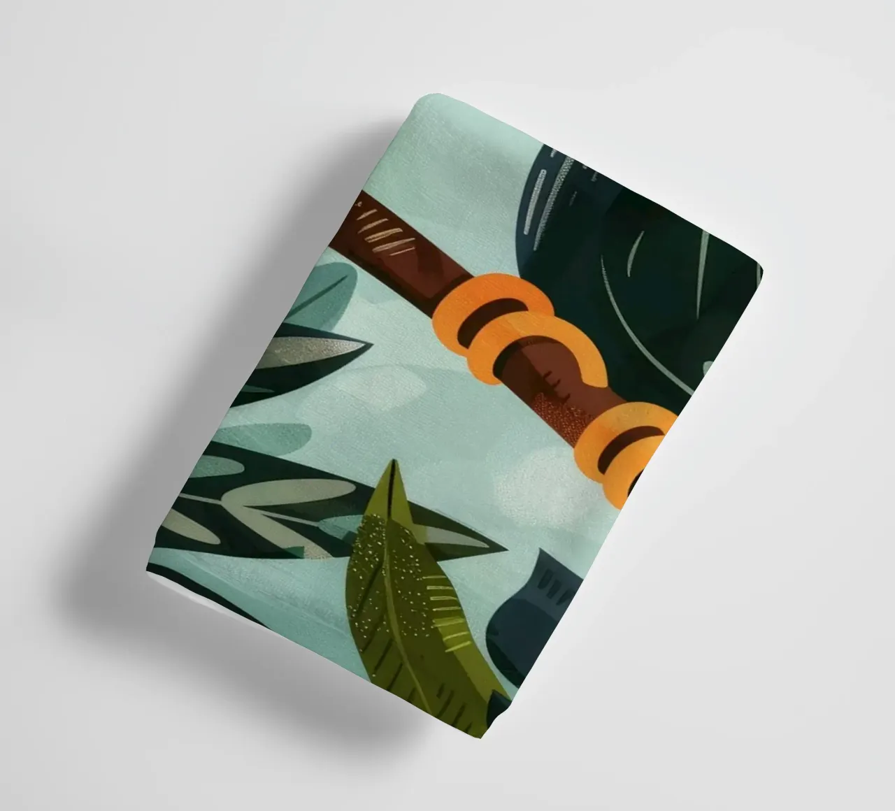 Tucano colorato appollaiato tra il fogliame tropicale in una foresta lussureggiante asciugamano da bagno da DesignDoodle