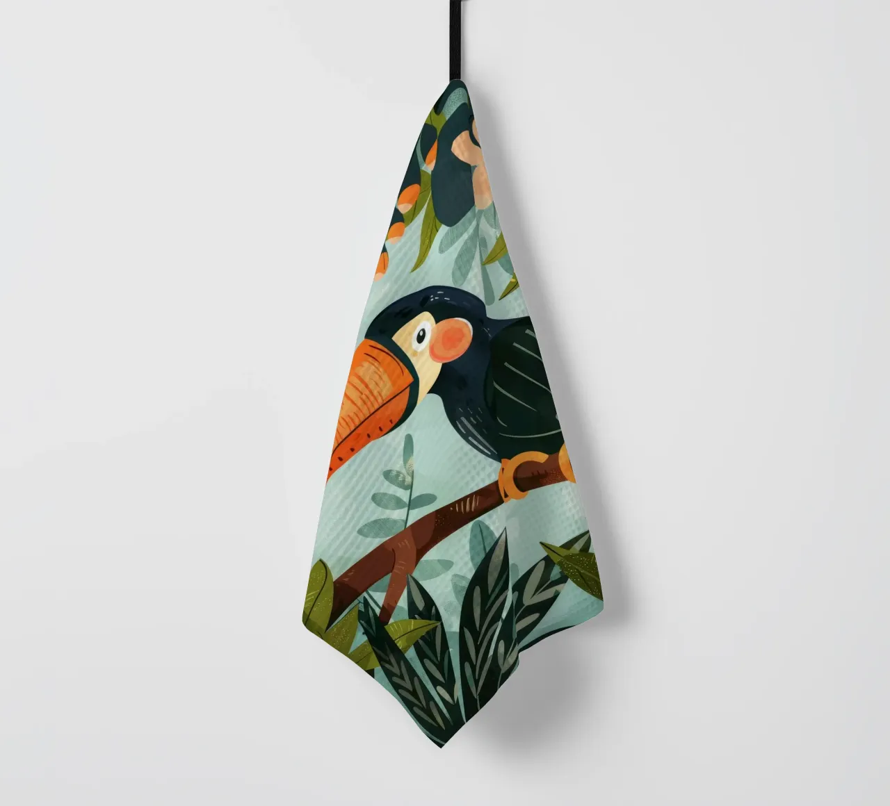 Bunter Tukan inmitten von tropischem Laub in üppigen Wäldern Geschirrtuch von DesignDoodle