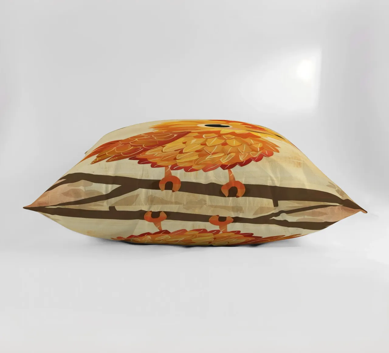 Grazioso uccello appollaiato su un ramo con foglie autunnali cuscino da DesignDoodle