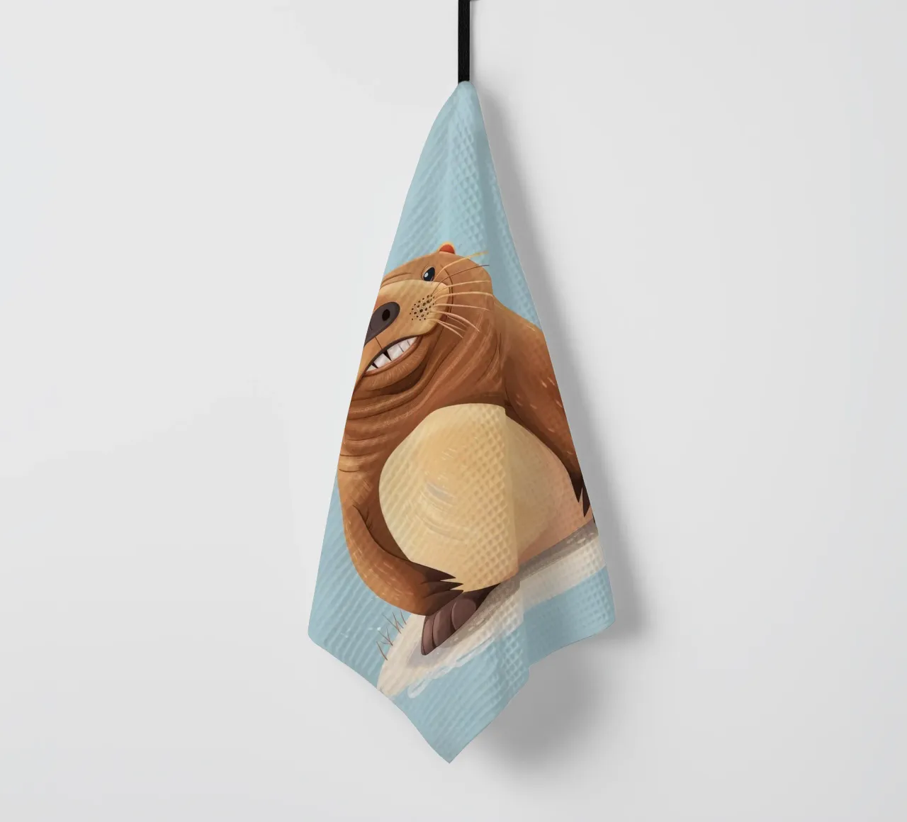 Simpatica mascotte di lontra seduta su una spiaggia sabbiosa, sorridente canovaccio da cucina da DesignDoodle