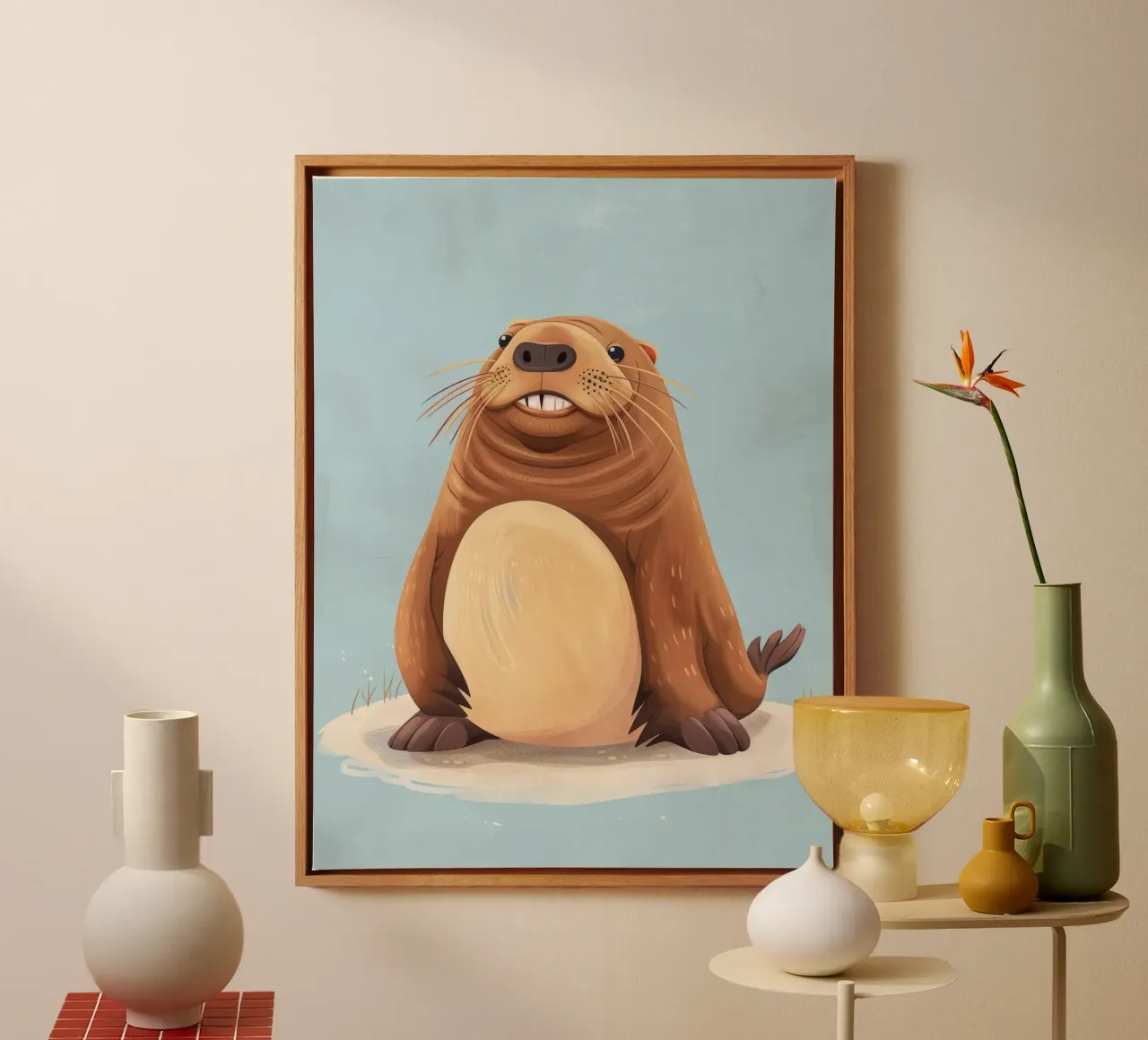 Simpatica mascotte di lontra seduta su una spiaggia sabbiosa, sorridente tela con Cornice a cassetta da DesignDoodle