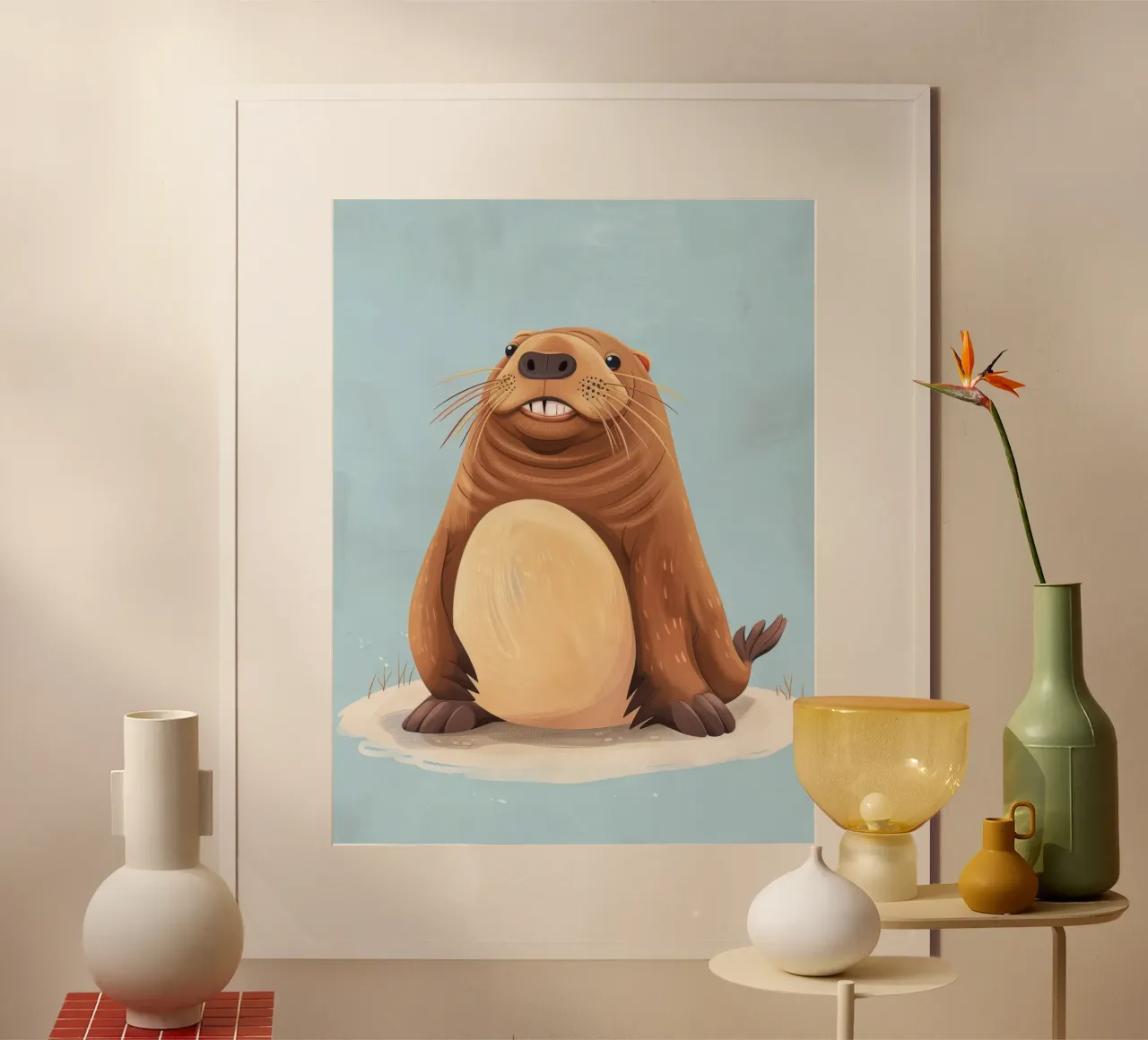 Simpatica mascotte di lontra seduta su una spiaggia sabbiosa, sorridente carta hahnemühle da DesignDoodle