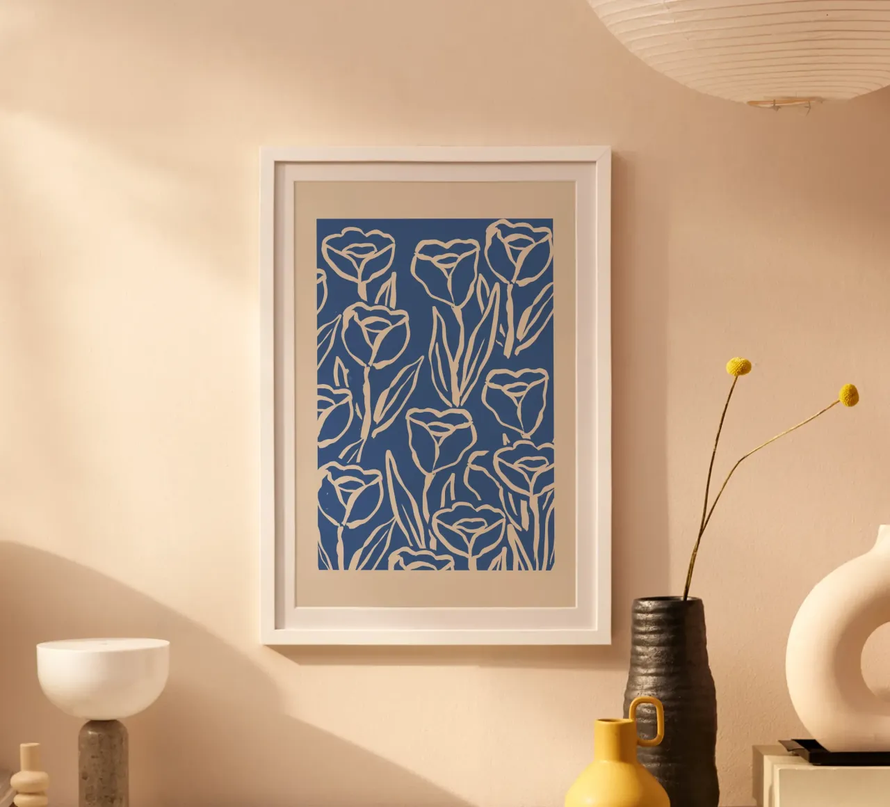 Abstrakte blaue & beige Umrisse floraler Kunst Poster von Melloi Art Print
