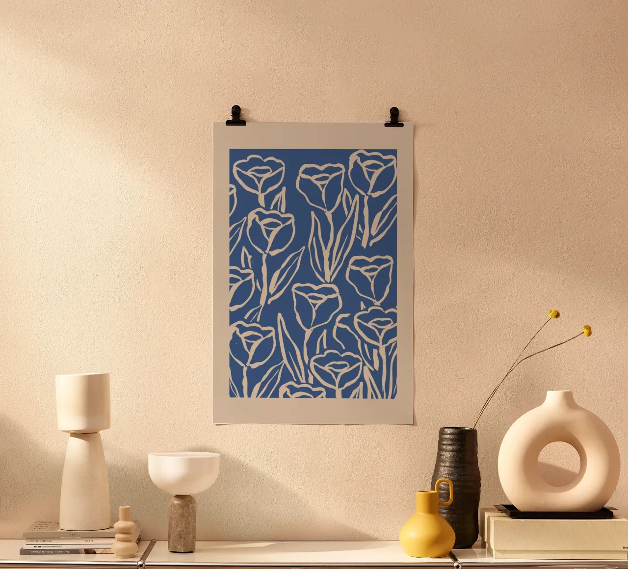 Abstrakte blaue & beige Umrisse floraler Kunst Poster von Melloi Art Print
