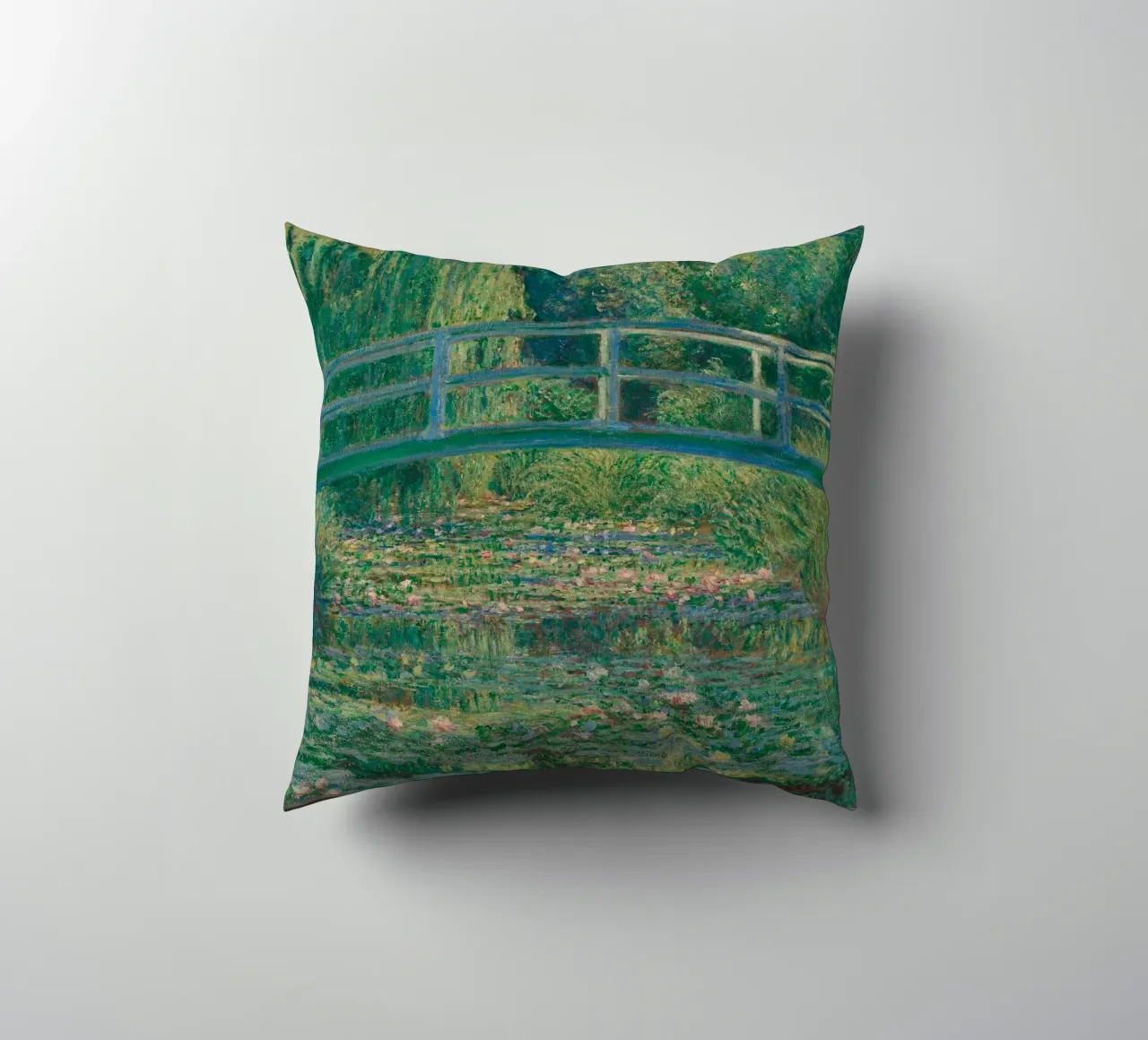 Bridge And Water Lilies cuscino da carolcrawofficialdesign