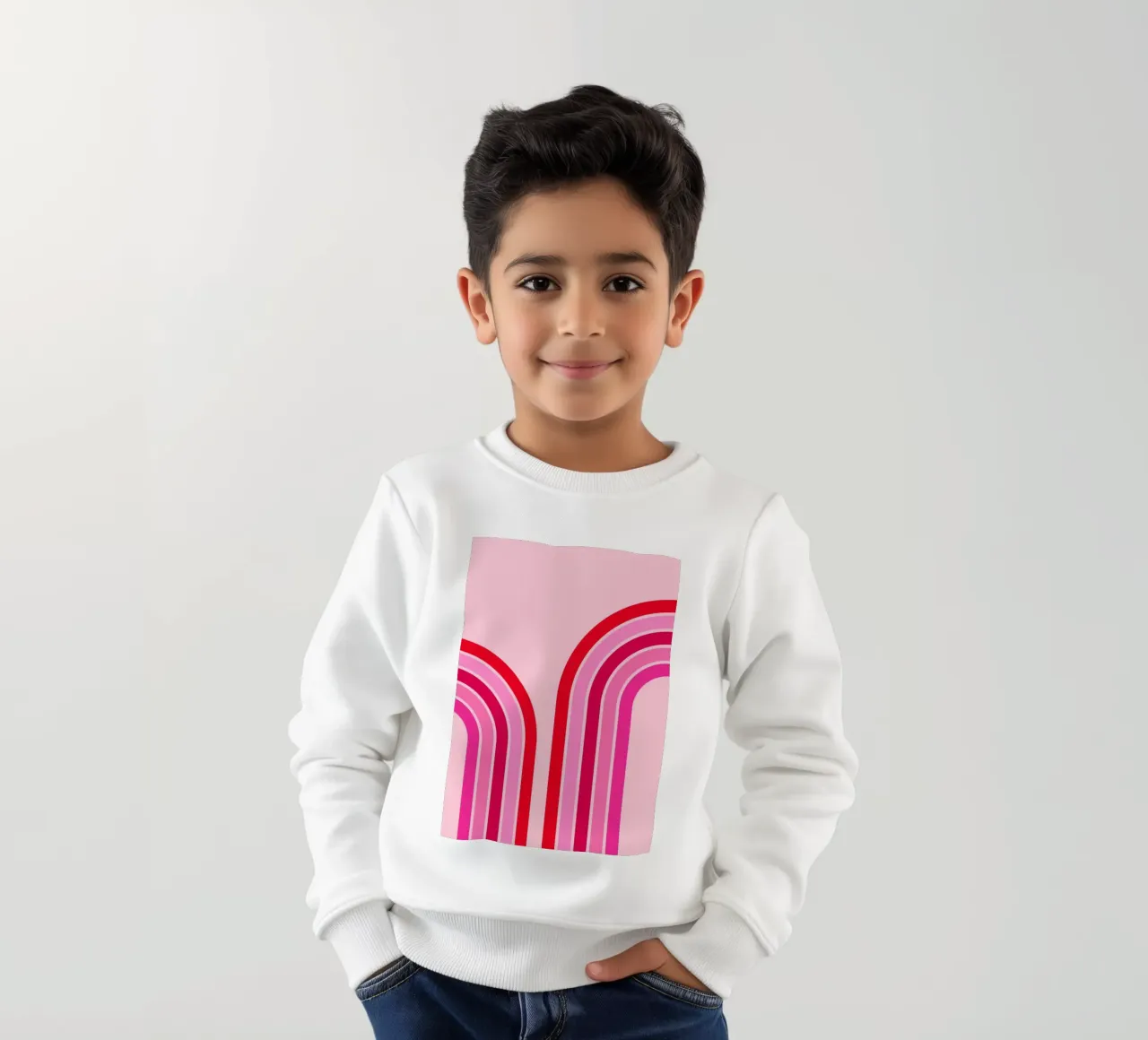 Curva arco iris retro abstracta en tonos rosas y rojos sudadera para niño de The Art Club