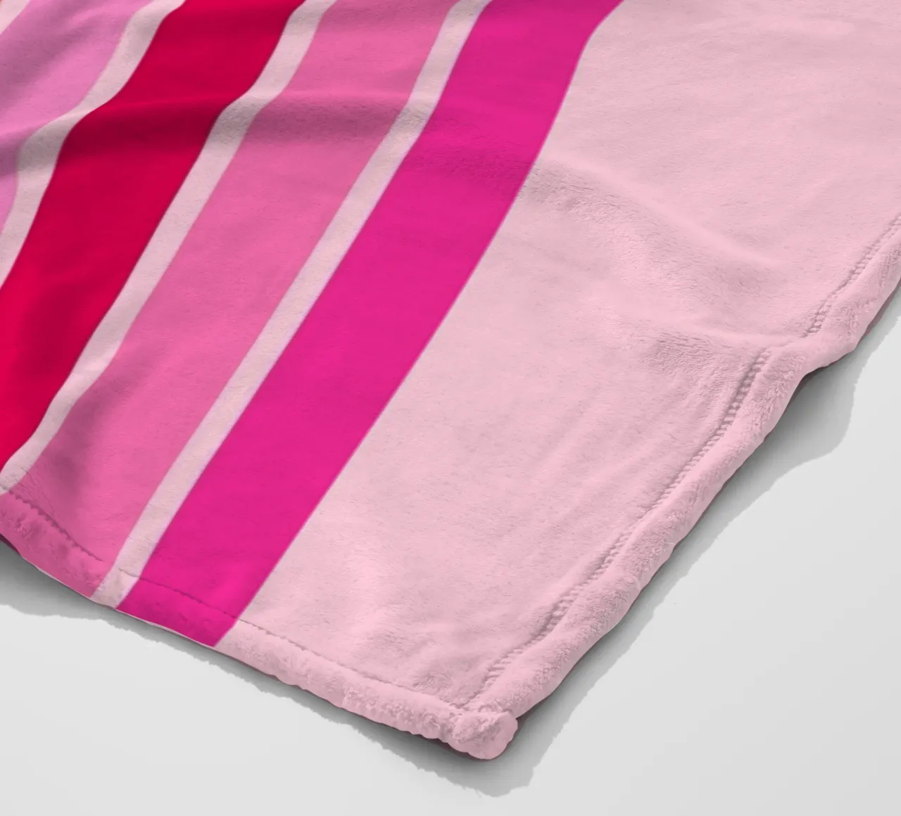 Retro Regenboog Curve Abstract in Roze en Rode Tinten fleecedeken van The Art Club