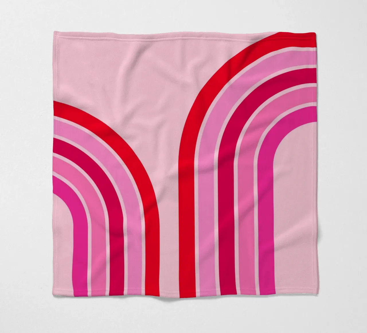 Retro Regenboog Curve Abstract in Roze en Rode Tinten fleecedeken van The Art Club