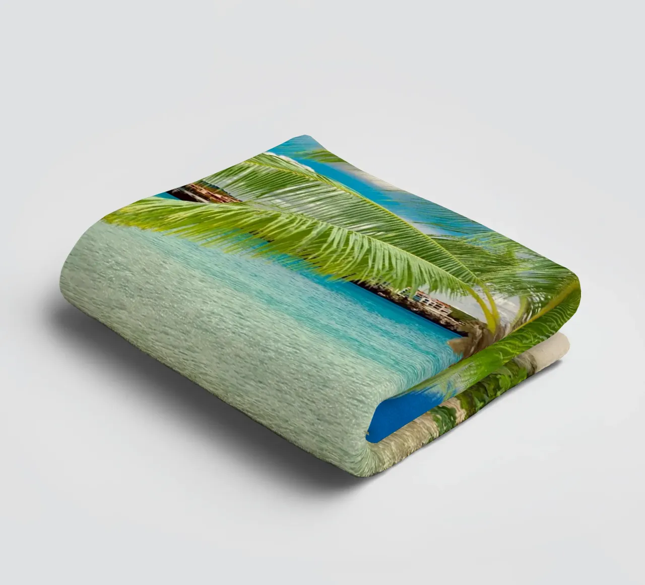 clear blue water cloudy asciugamano da bagno da Creaton