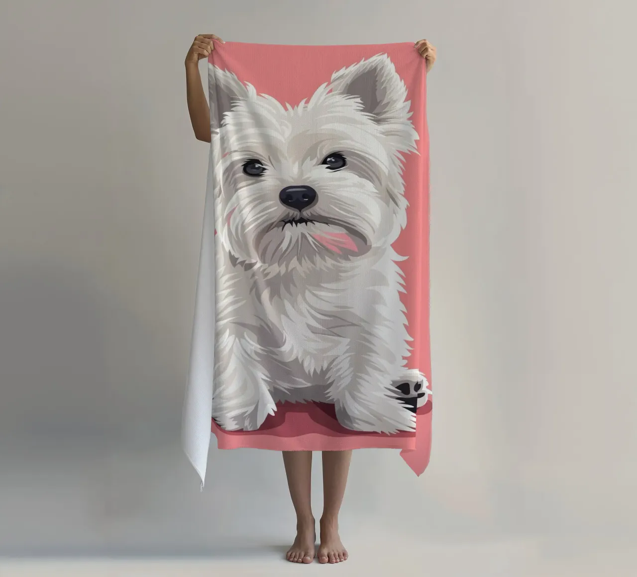 Chien blanc mignon à la fourrure duveteuse assis sur un tableau rose serviette de plage de DesignDoodle