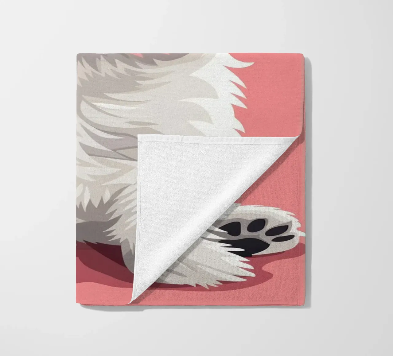 Chien blanc mignon à la fourrure duveteuse assis sur un tableau rose serviette de plage de DesignDoodle