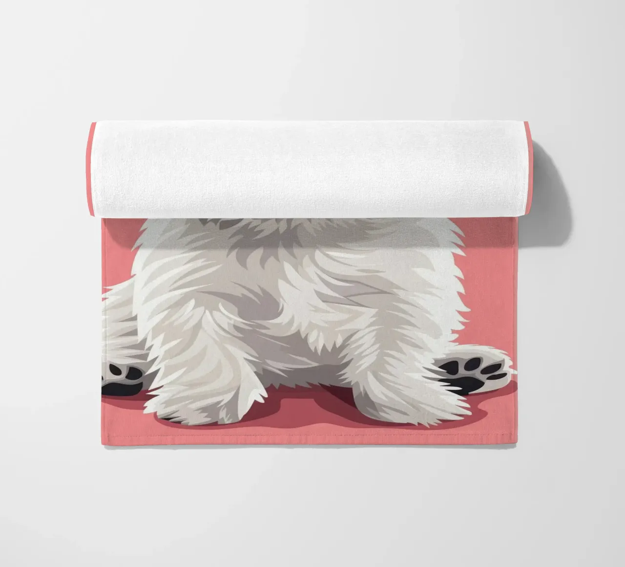 Chien blanc mignon à la fourrure duveteuse assis sur un tableau rose serviette de plage de DesignDoodle