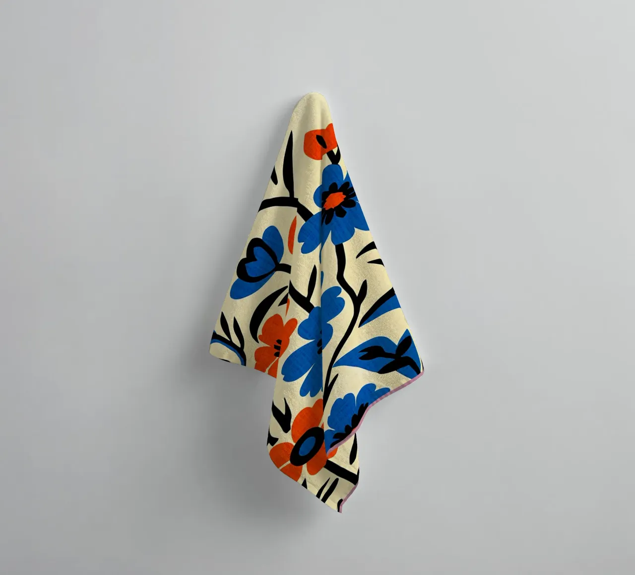 Fiori blu arancio asciugamano da bagno da BobbyStudio