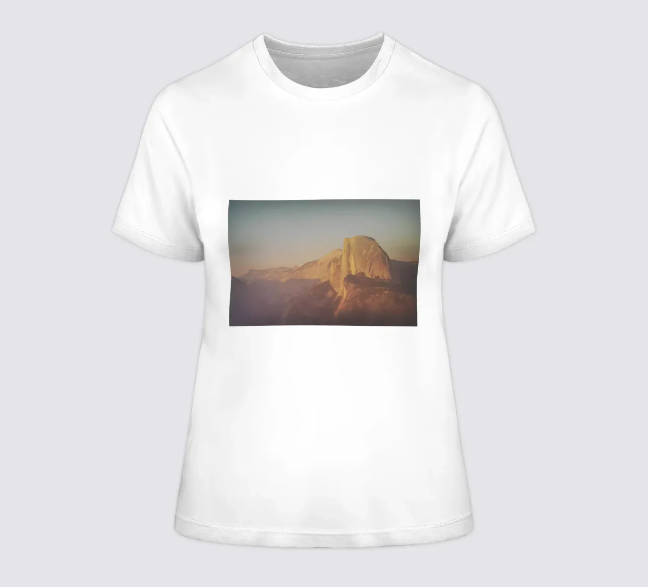 Half Dome IV Frauen T-Shirt von thetraveller