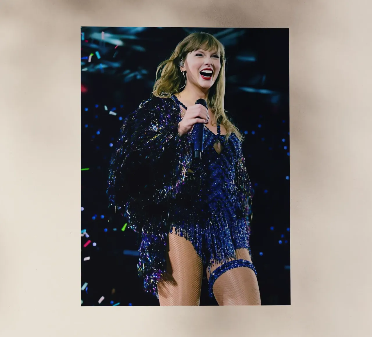 Taylor Swift Singing On Stage pellicola backlit da Musdadad Shop