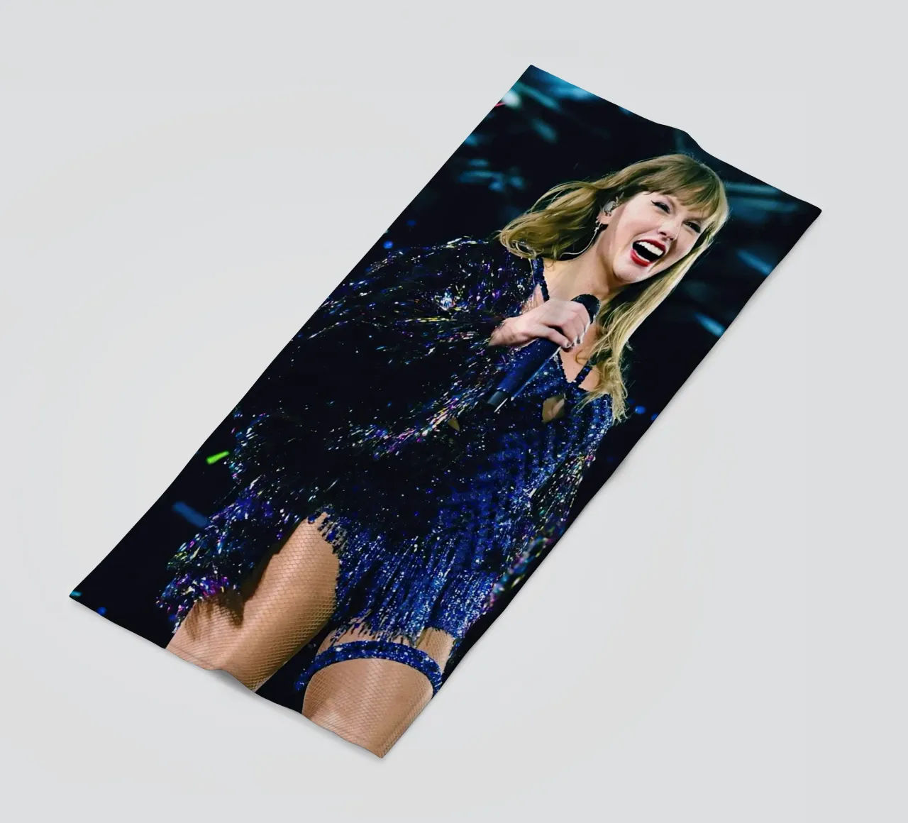 Taylor Swift Singing On Stage telo mare da Musdadad Shop