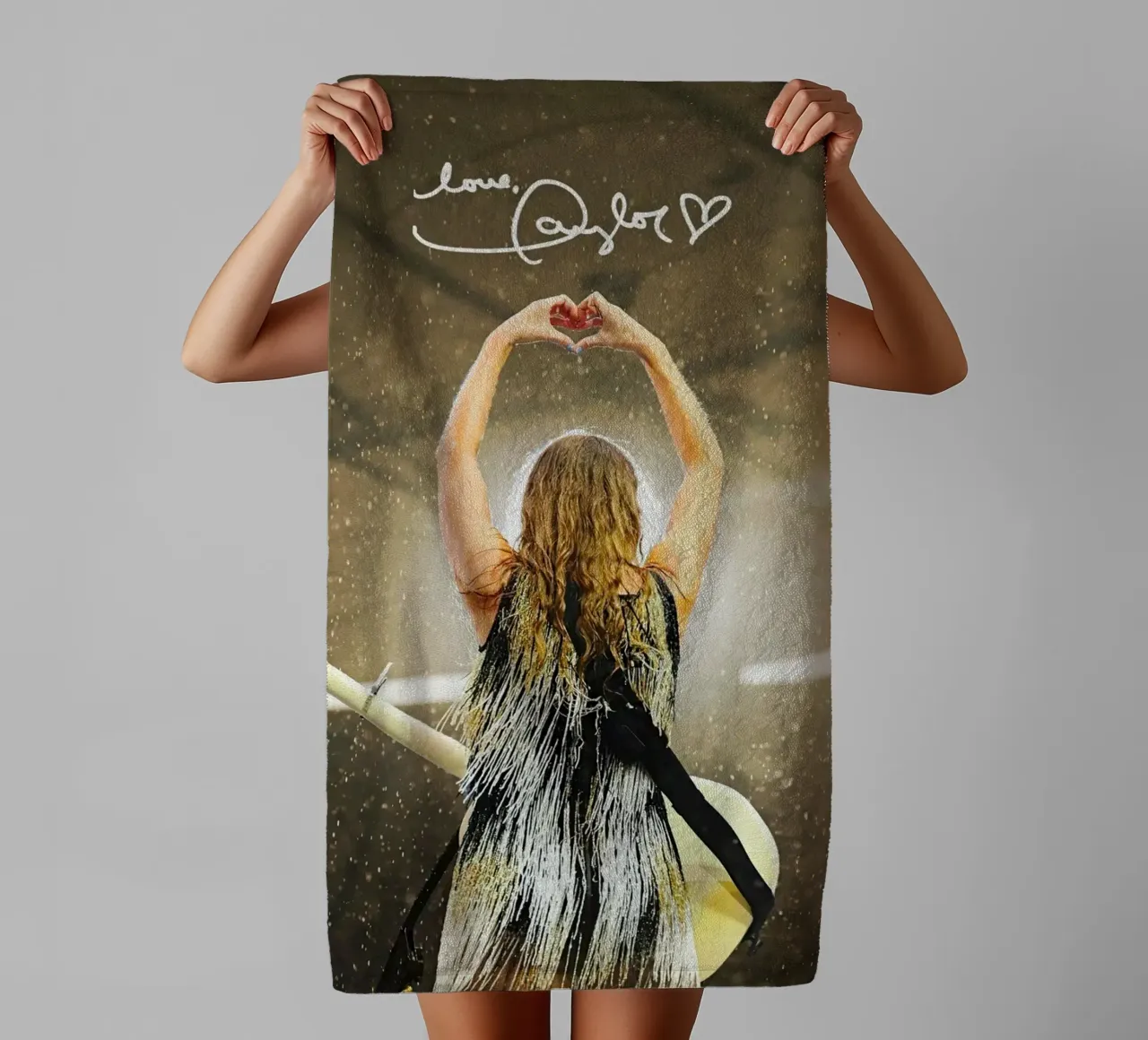 Taylor Swift Love asciugamano da bagno da Musdadad Shop