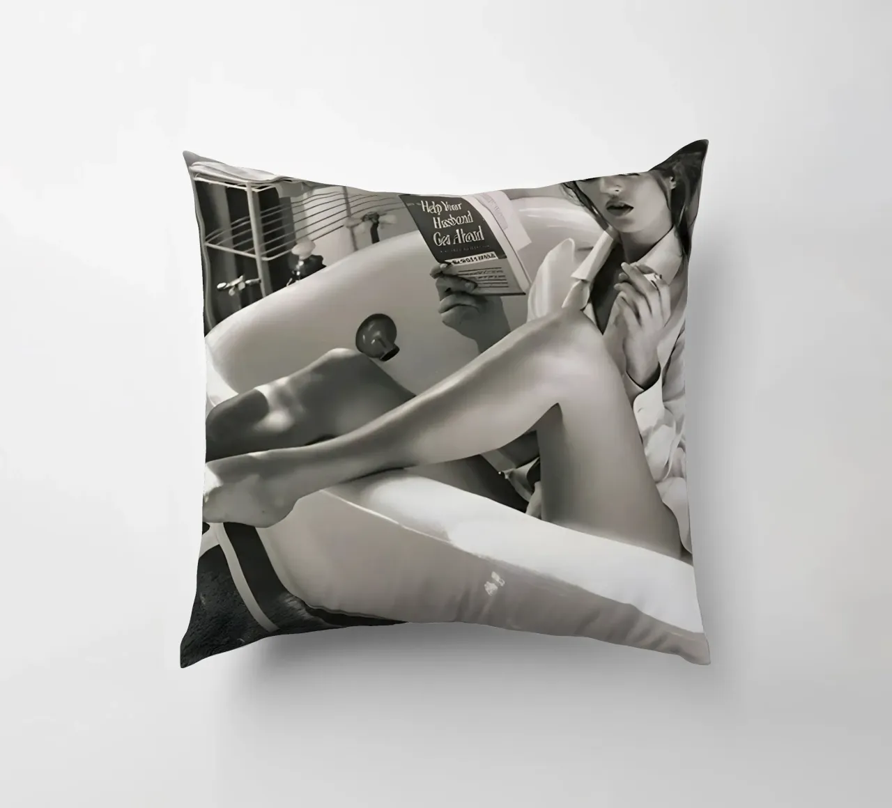Kate Moss si diverte in bagno cuscino da Mr.Alexandershop