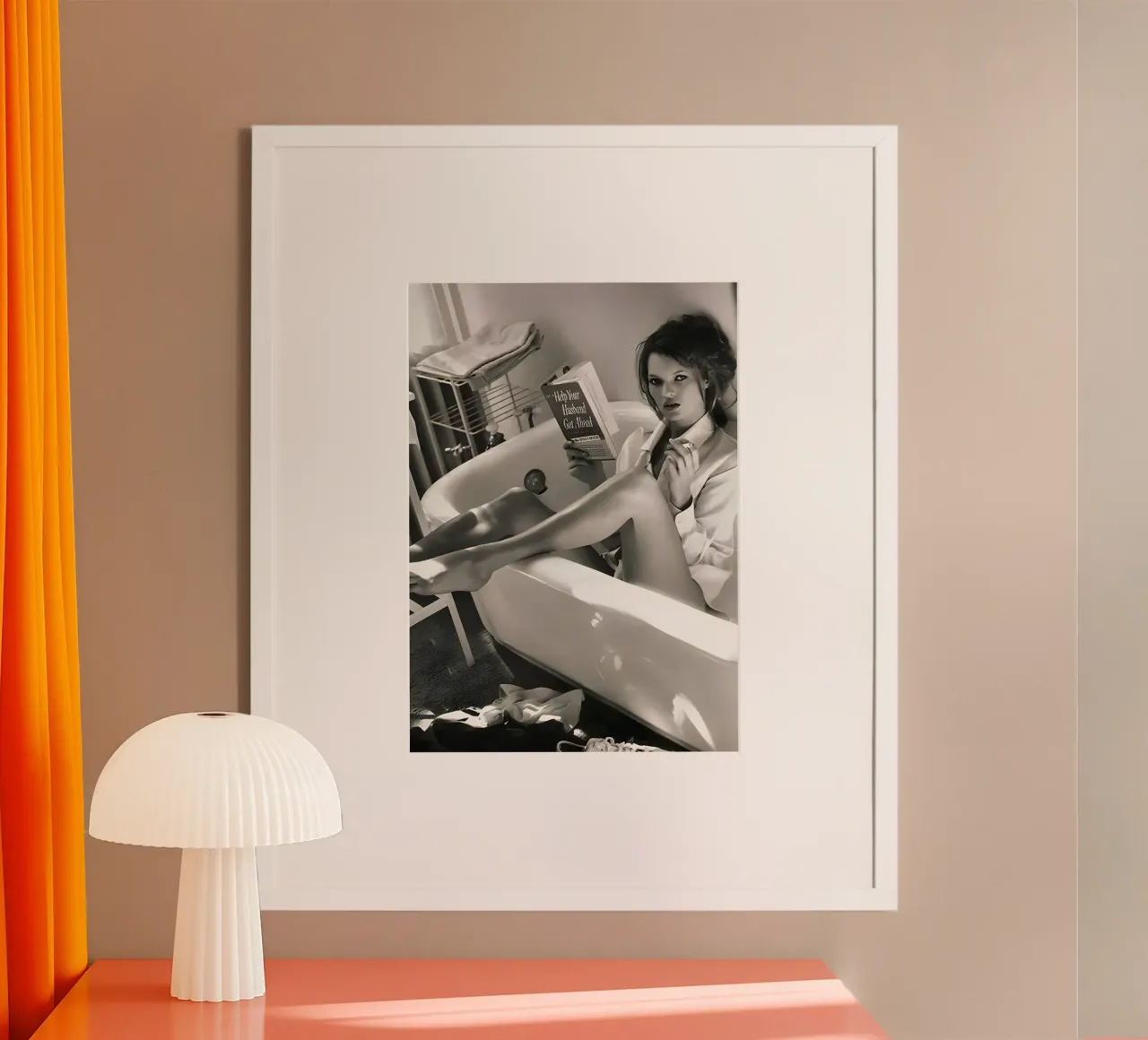 Kate Moss si diverte in bagno carta hahnemühle da Mr.Alexandershop