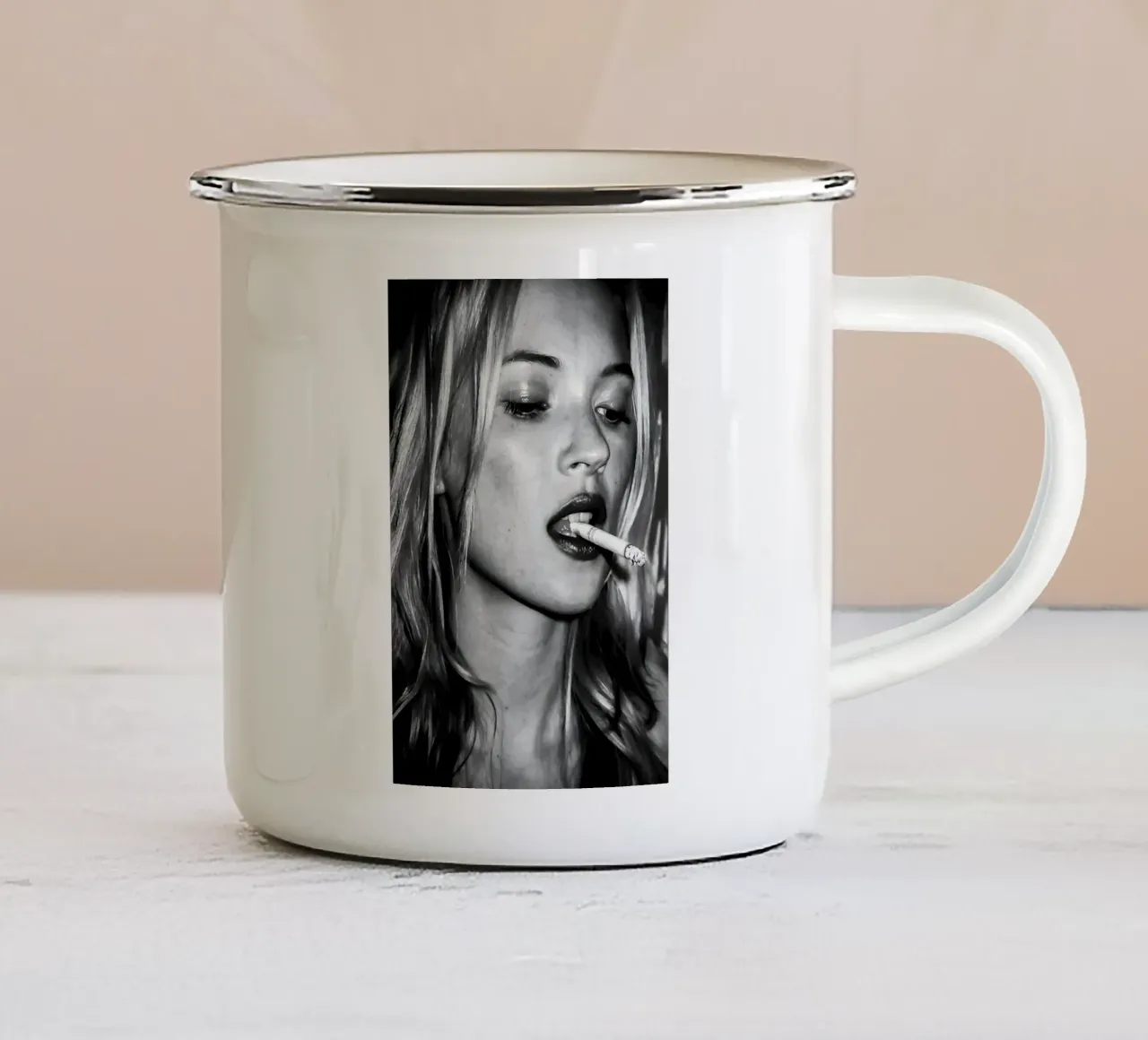 Kate Moss che fuma vintage tazza in smalto da Mr.Alexandershop