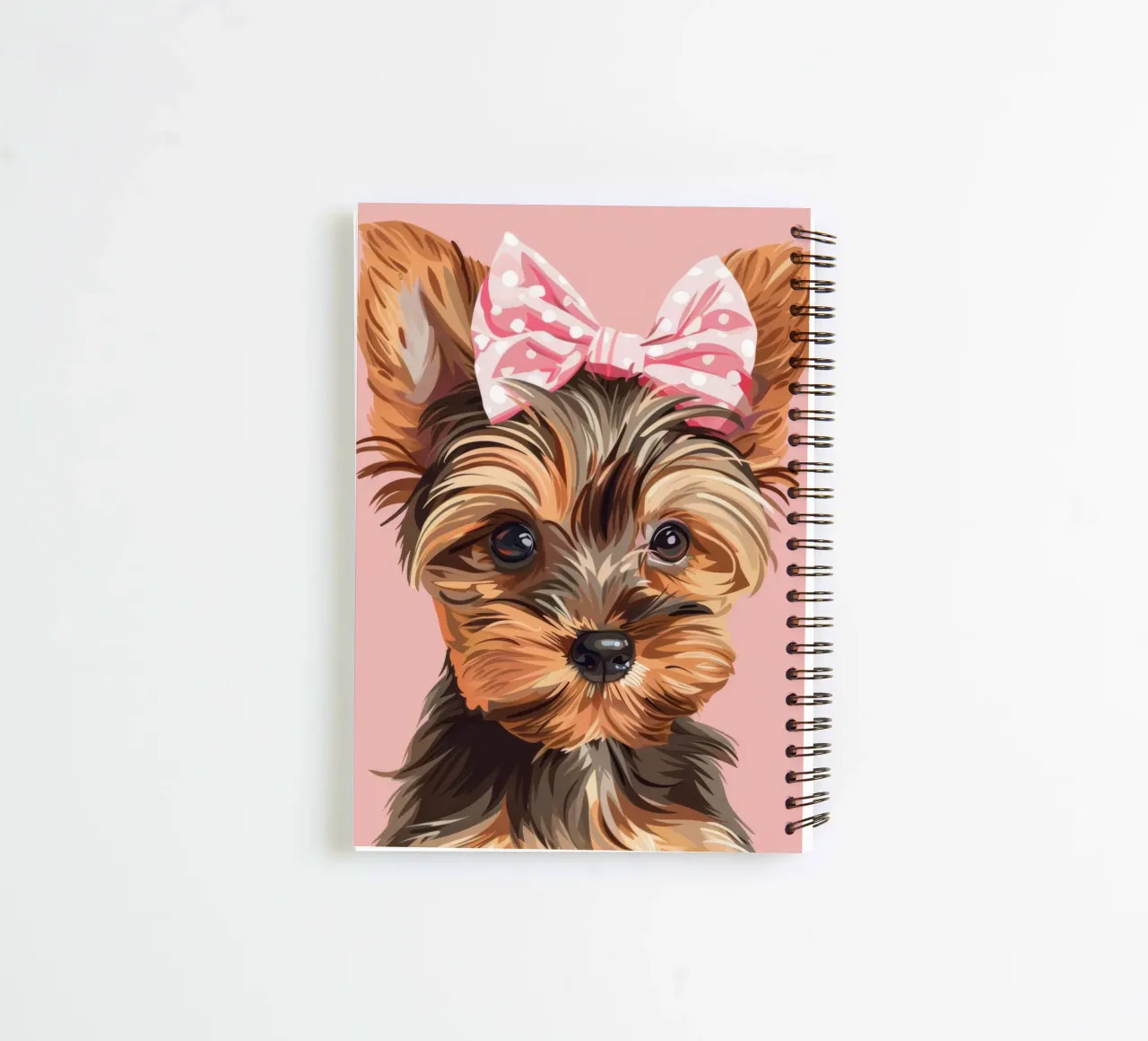 Mignon yorkshire terrier avec un nœud rose sur un fond uni carnet à spirale de DesignDoodle