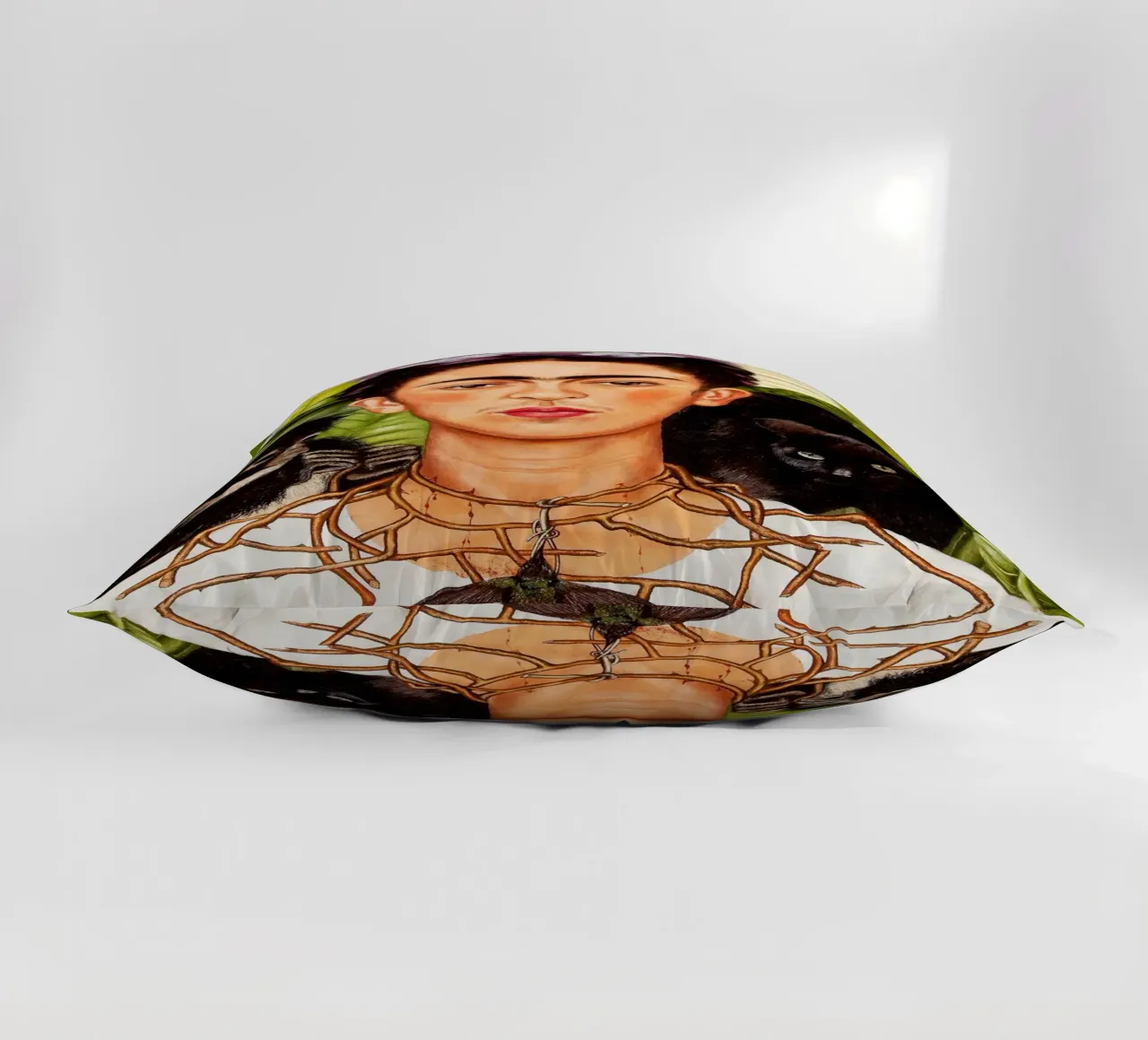 Frida Kahlo Autoritratto con collana di spine e colibrì cuscino da Classic Art Prints