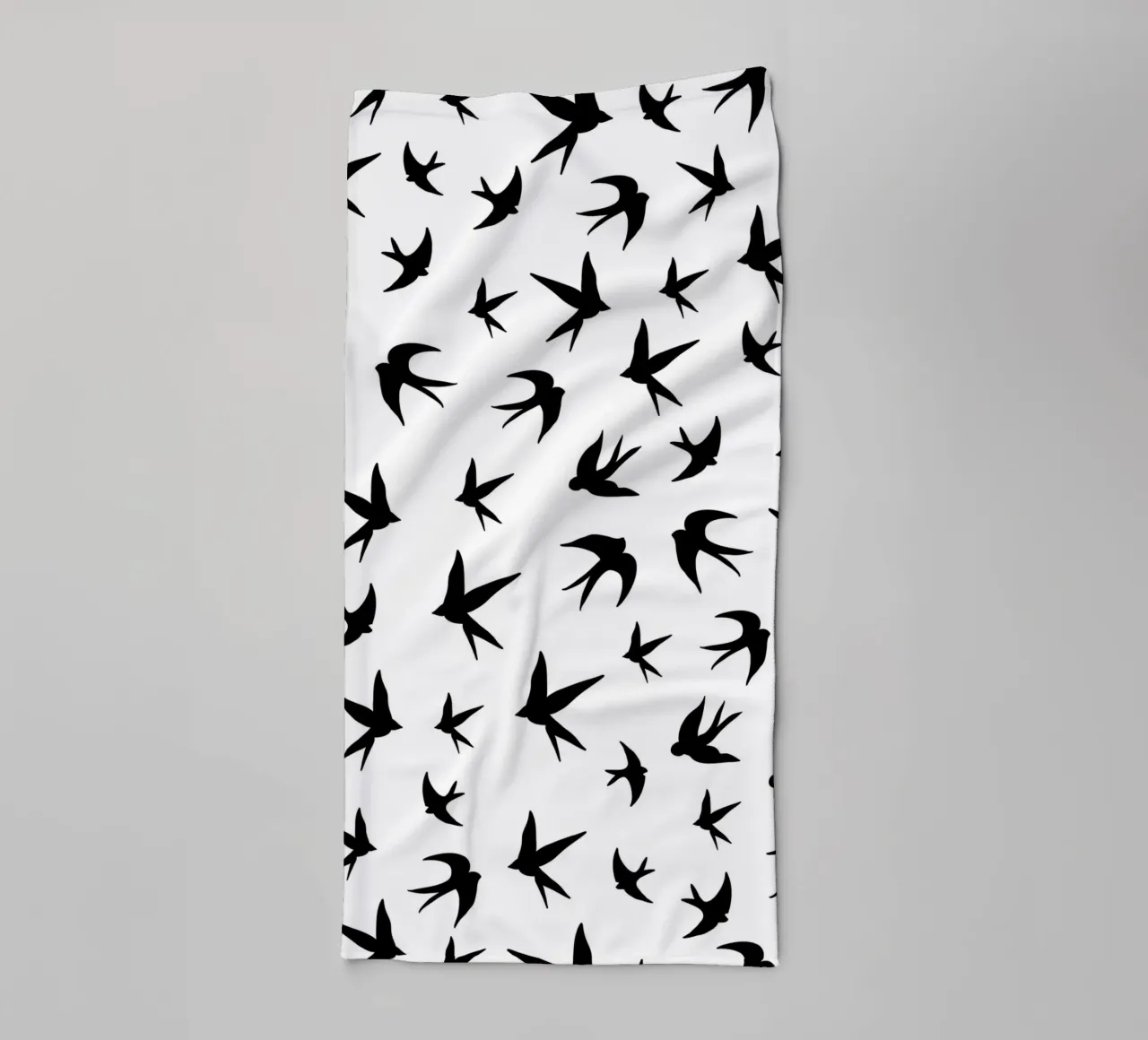 Zwaluwen vogels zwart silhouet op witte achtergrond badhanddoek van gulsengunel