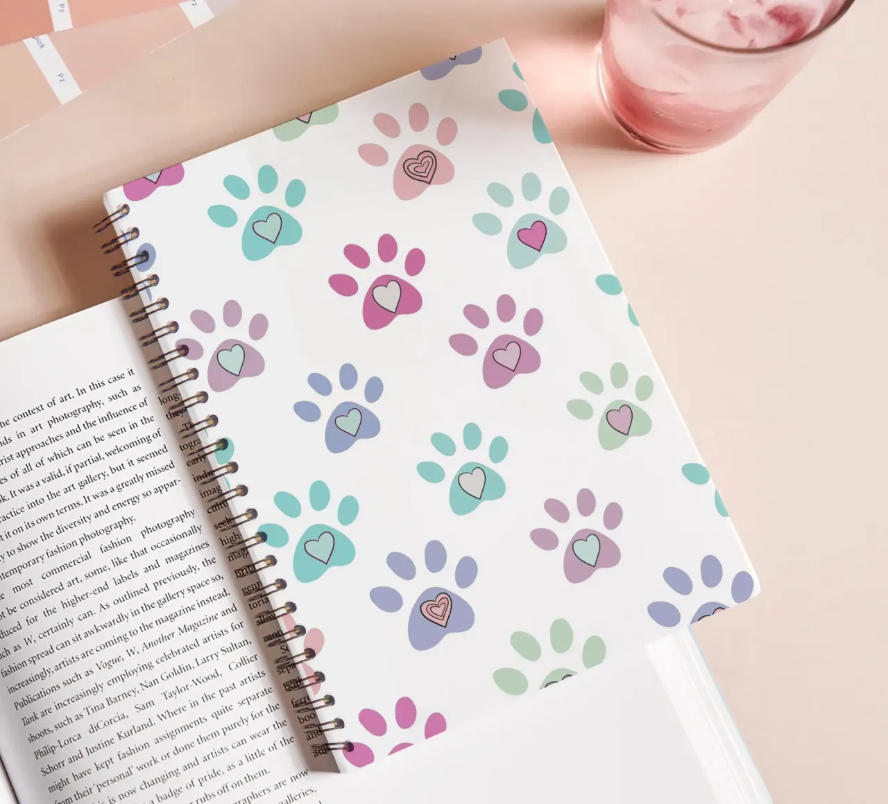 Estampado inspirado en las patas de las mascotas cuaderno de espiral de gulsengunel
