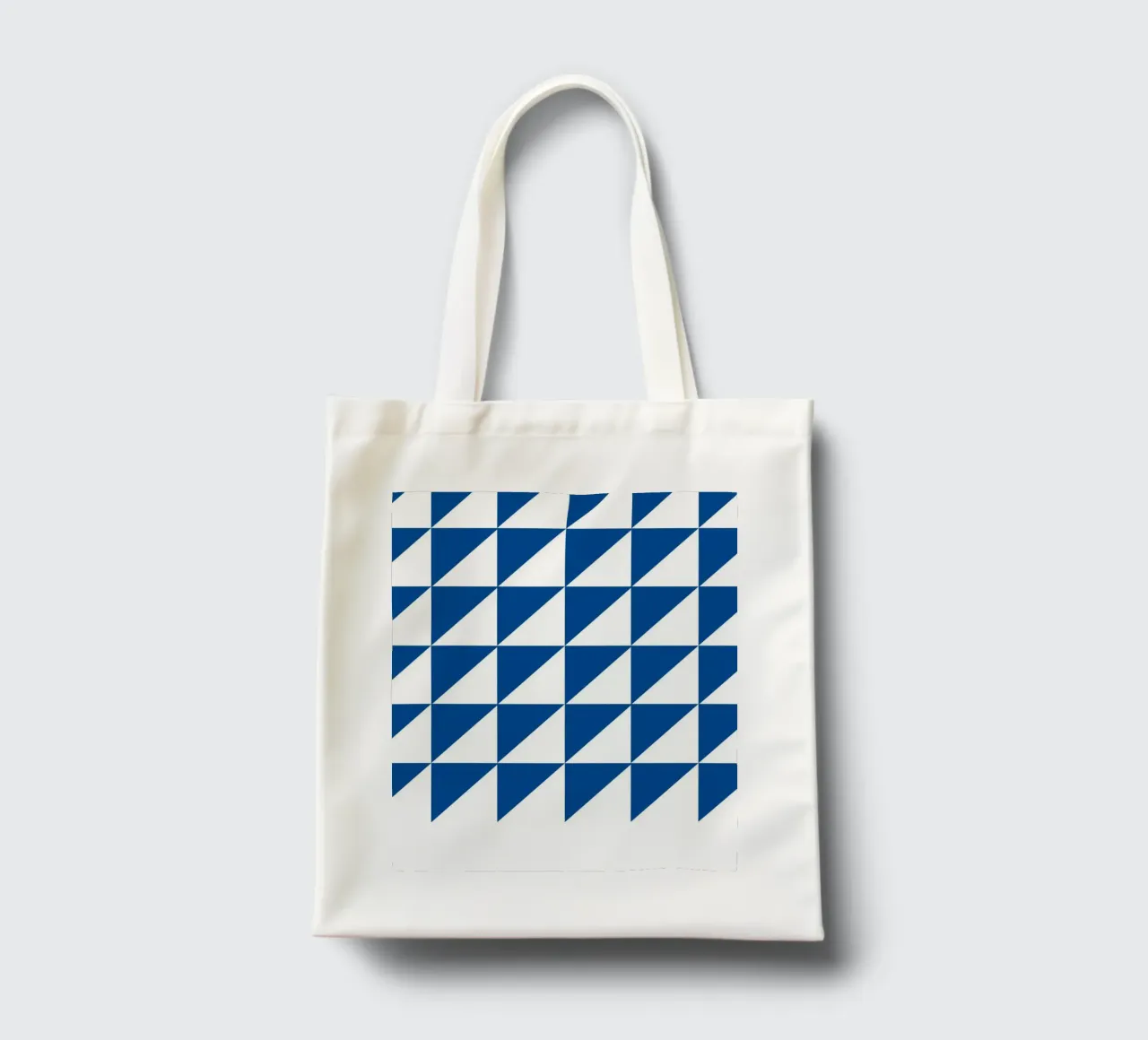 Triangles bleus | Affiche géométrique Bauhaus tote bag de Studio Vibe