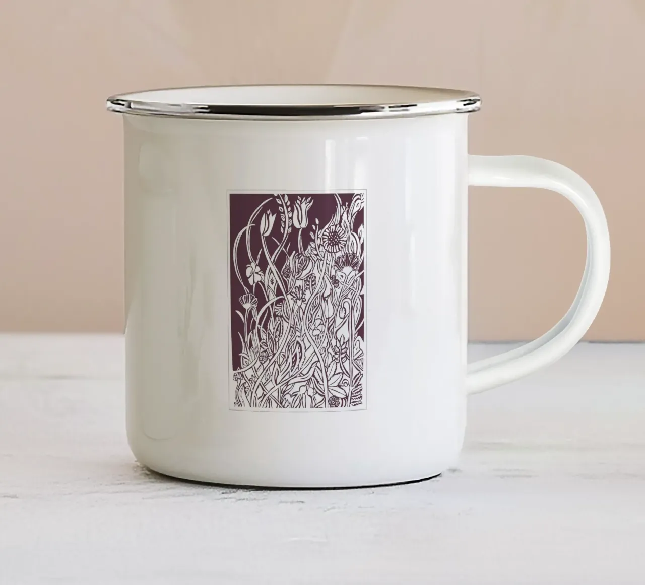 Bloemenweide in silhouet tegen een donkergroene achtergrond emaille mok van PaperLine Art